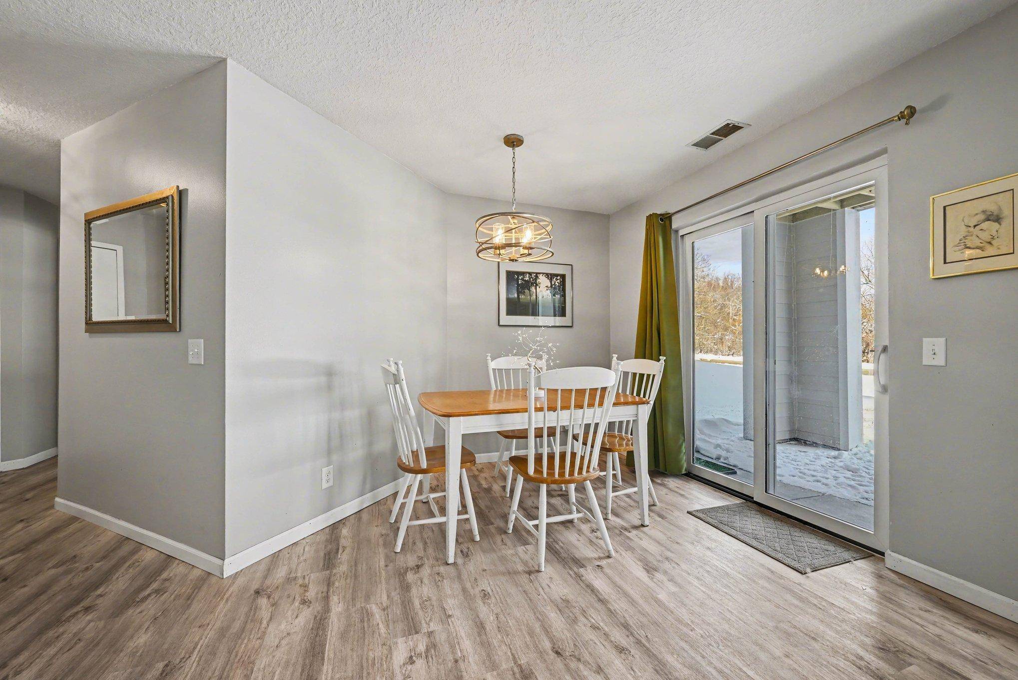 6165 Chasewood Pkwy #1, Hopkins, MN 55343
