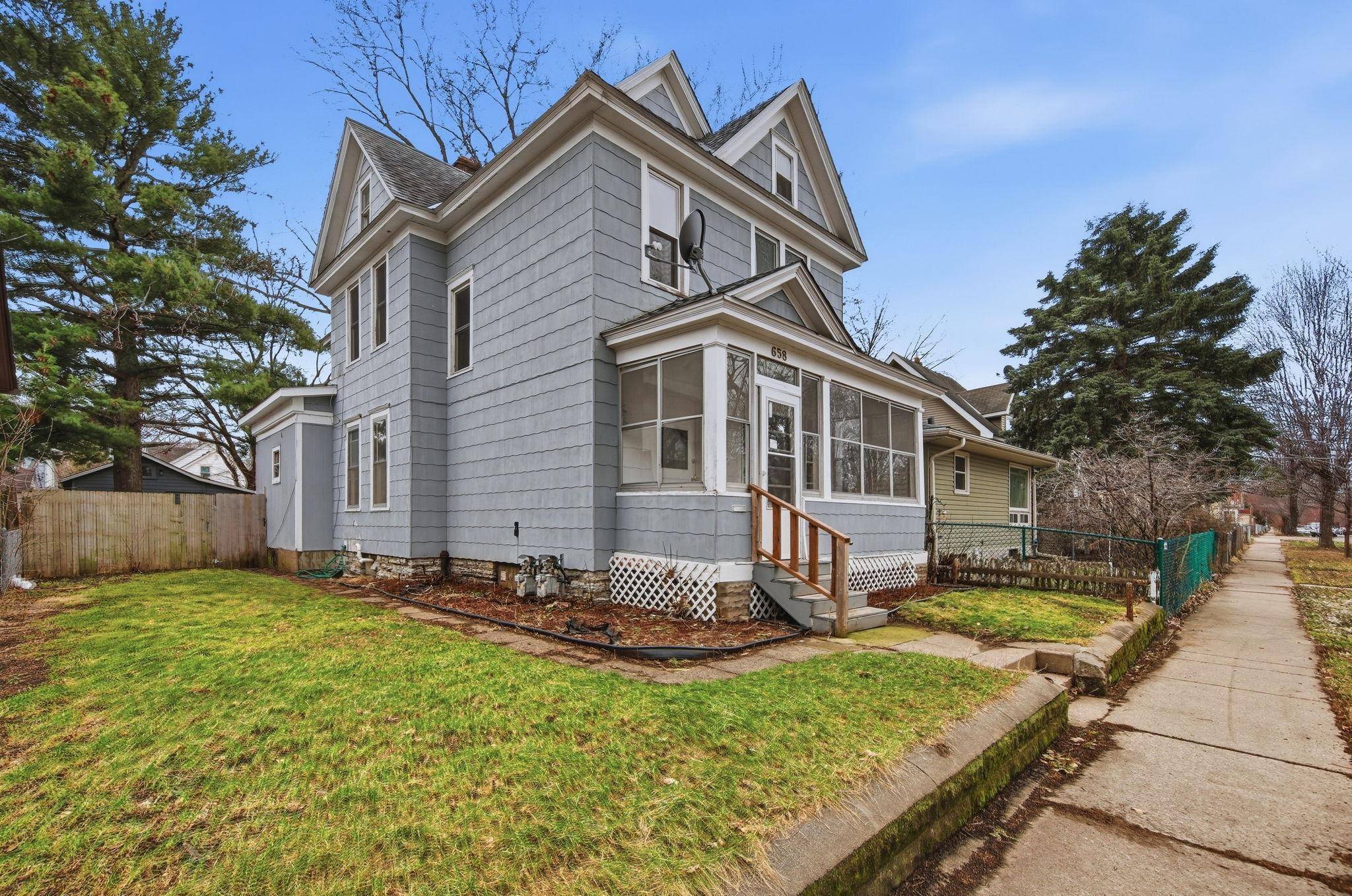 658 Edmund AVE, Saint Paul, MN 55104