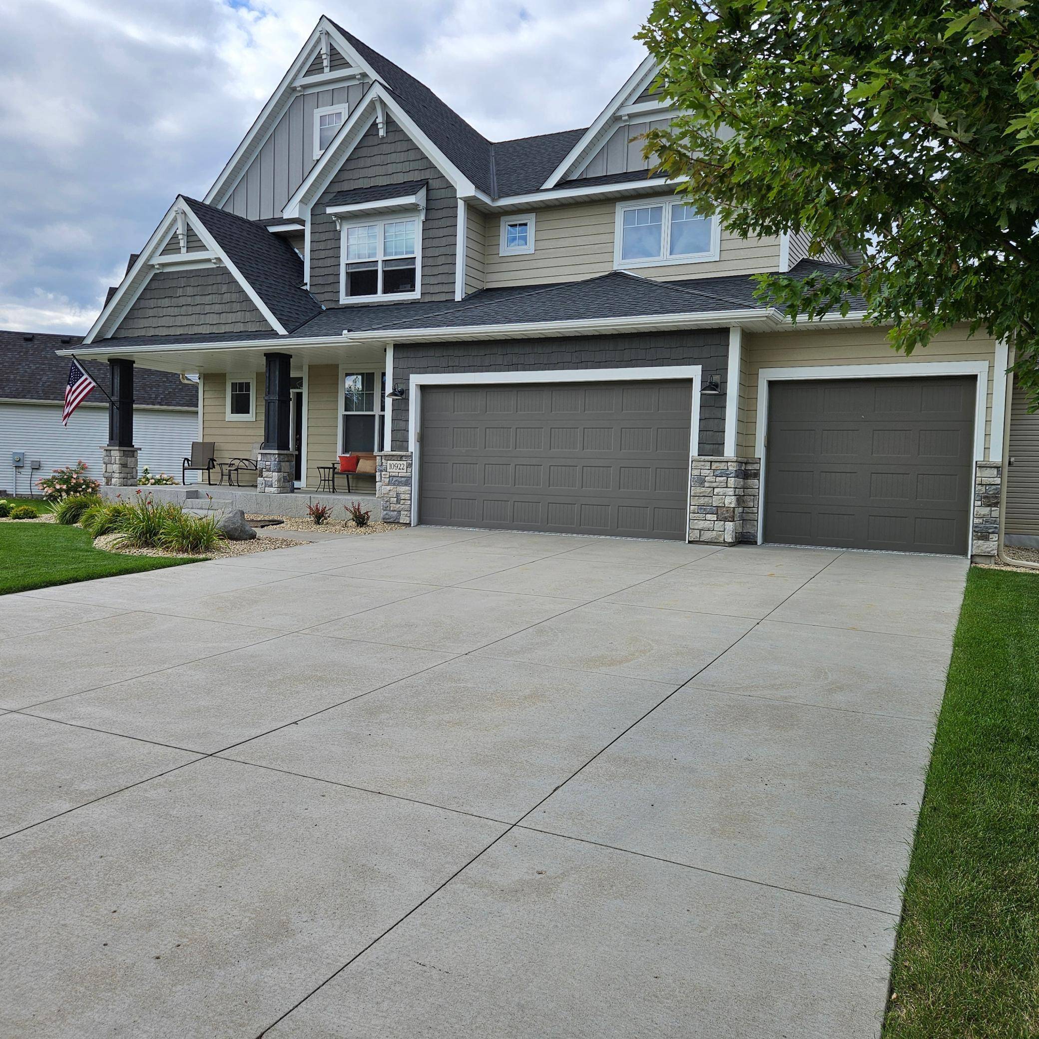 10922 Brookside TRL N, Champlin, MN 55316