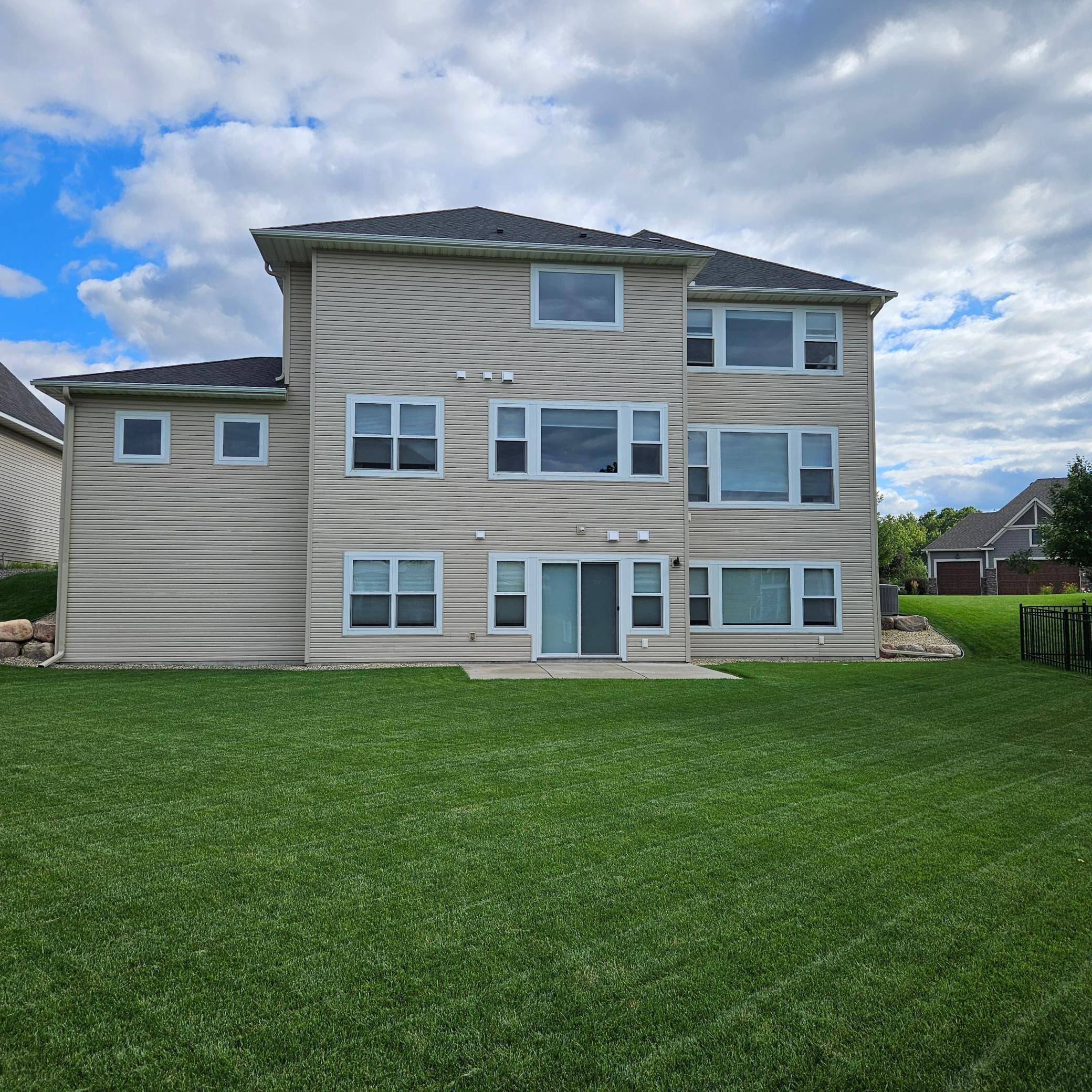 10922 Brookside TRL N, Champlin, MN 55316