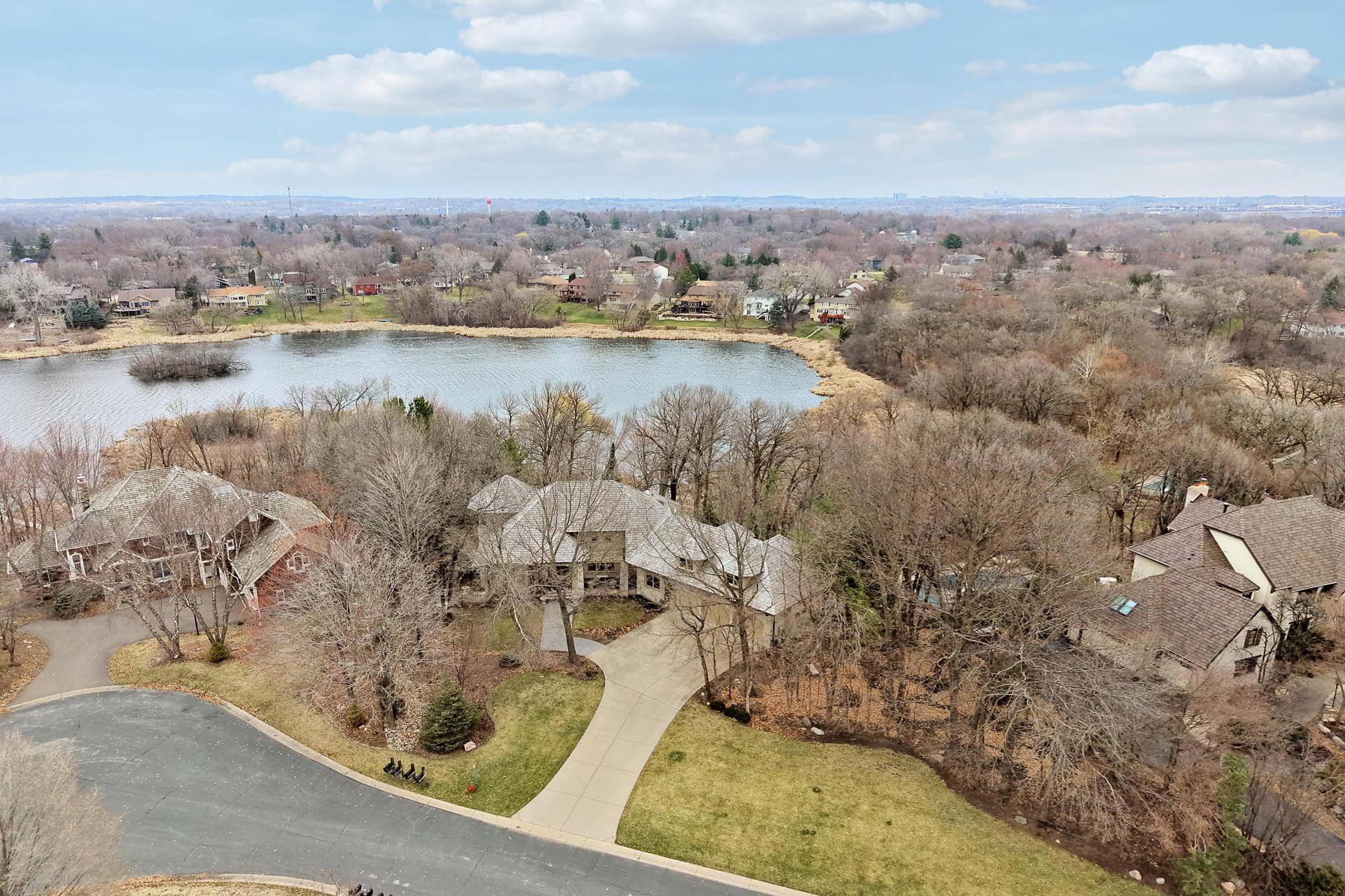 15330 Masons Pointe, Eden Prairie, MN 55347