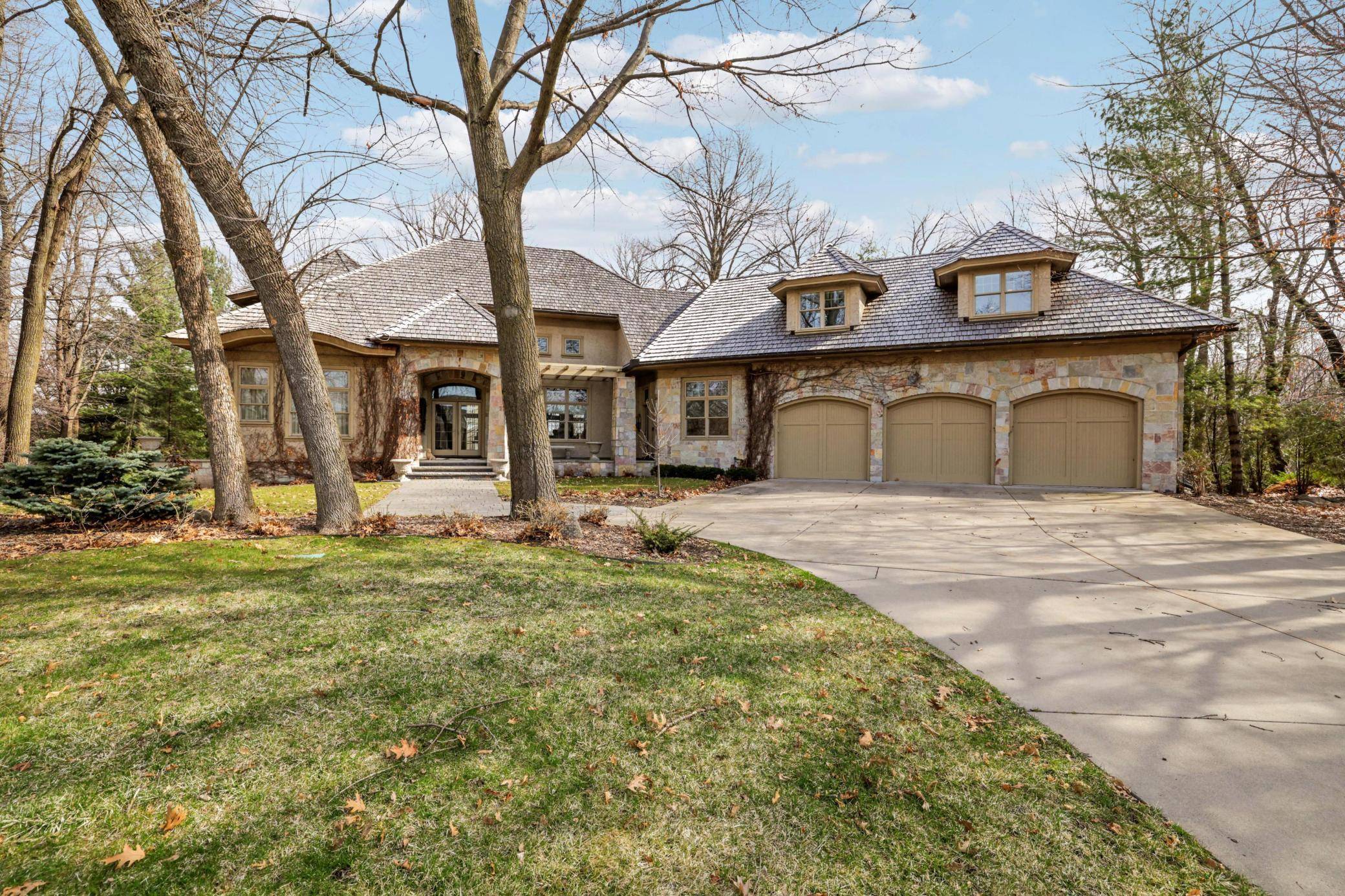 15330 Masons Pointe, Eden Prairie, MN 55347