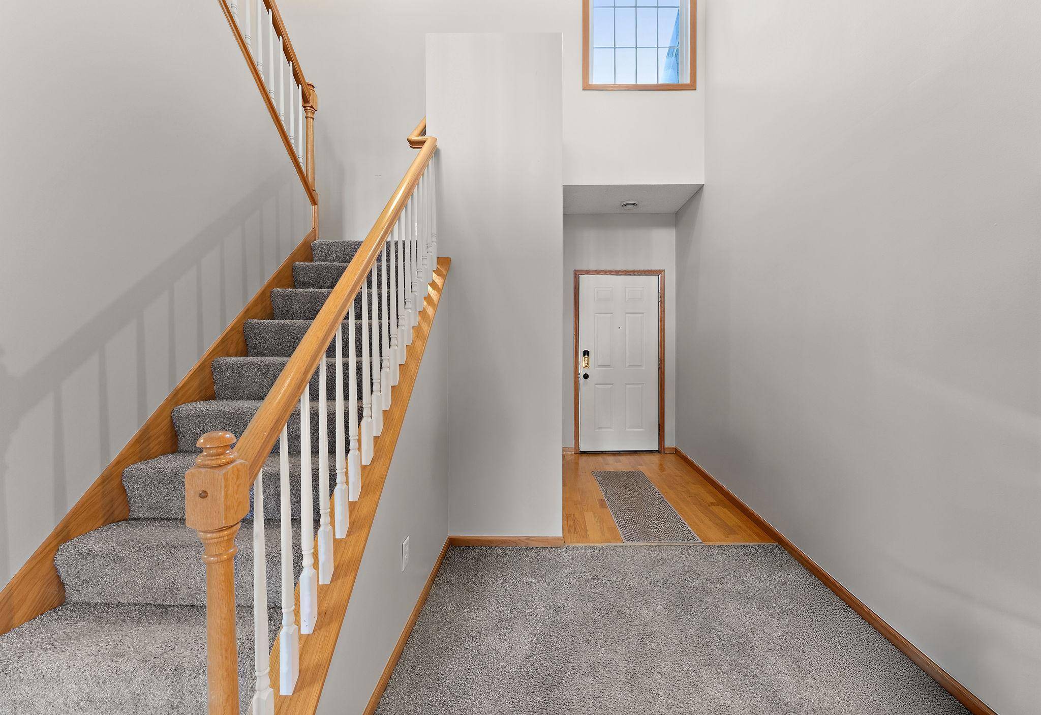 321 Heritage TRL, Circle Pines, MN 55014