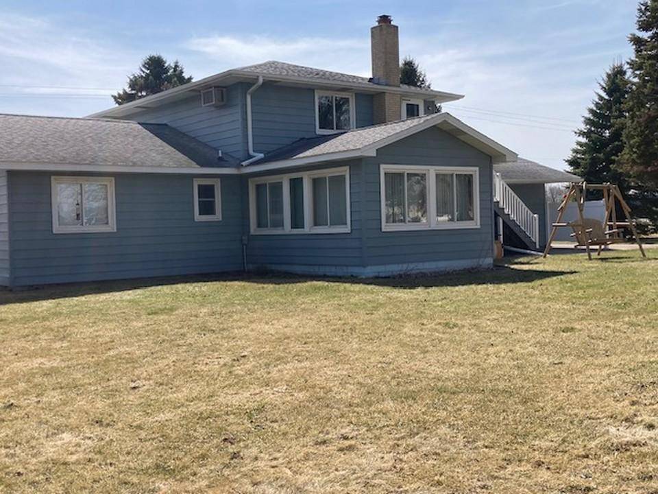693 Stearns AVE E, Eden Valley, MN 55329