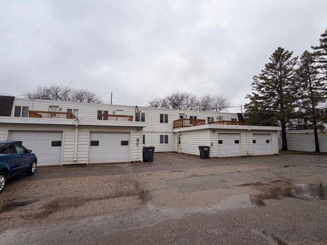 412 Holly LN, Mankato, MN 56001
