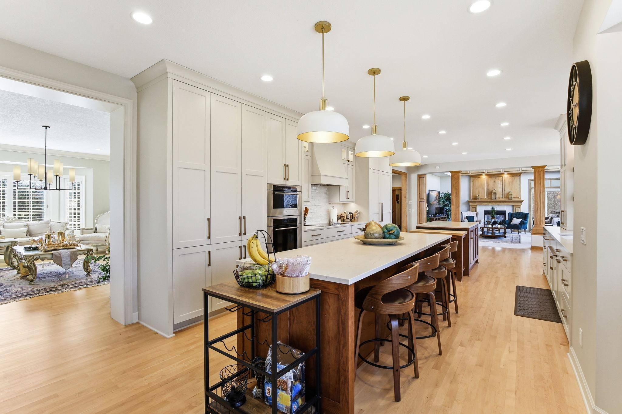 2 Bent Tree LN, North Oaks, MN 55127