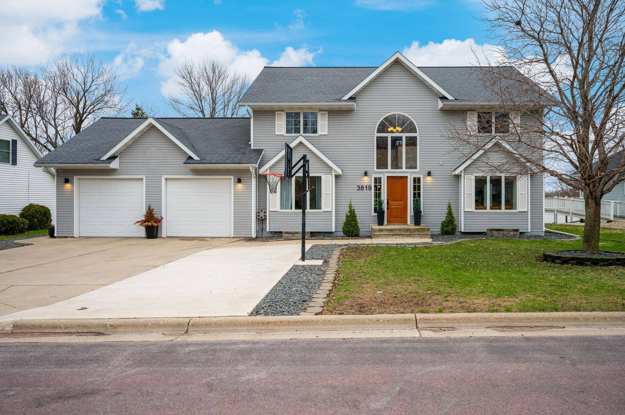 3819 Cedar Creek CT, Fairmont, MN 56031