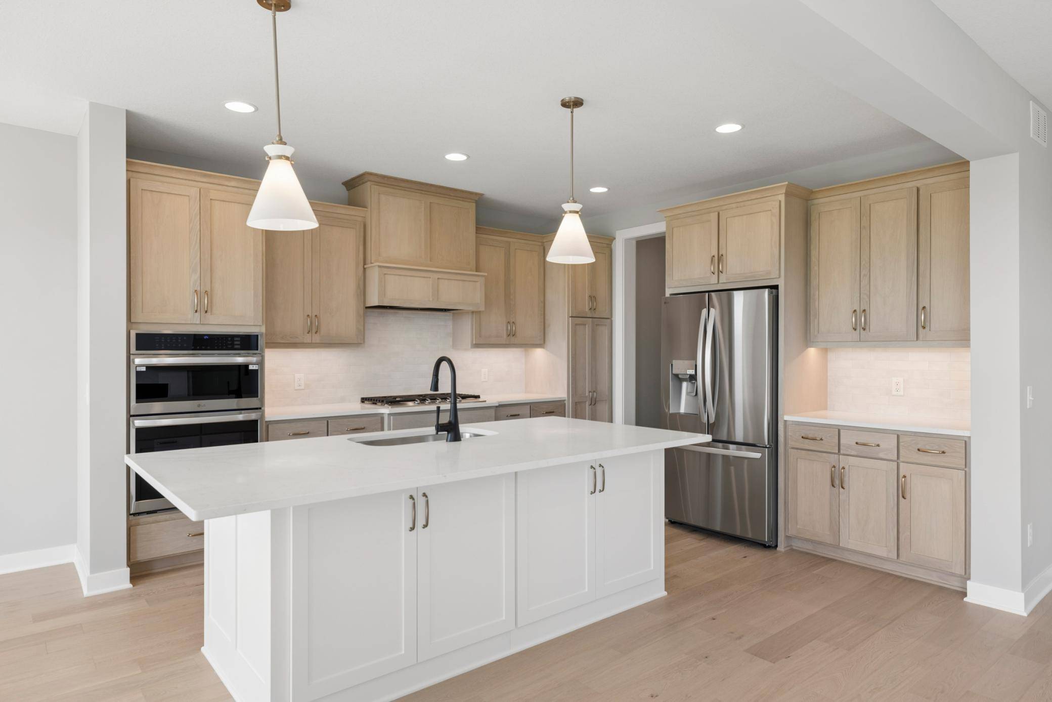 10409 Blackmoor RD, Woodbury, MN 55129