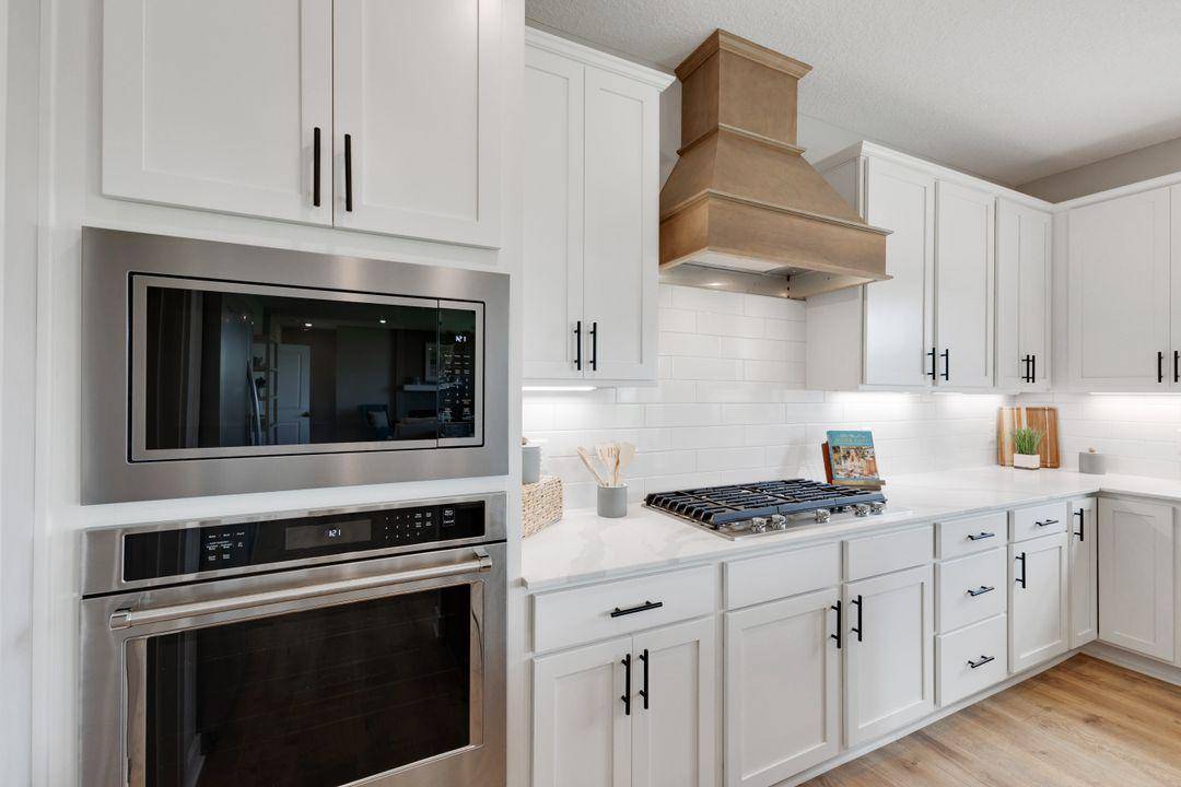 2066 Kestrel DR, Shakopee, MN 55379