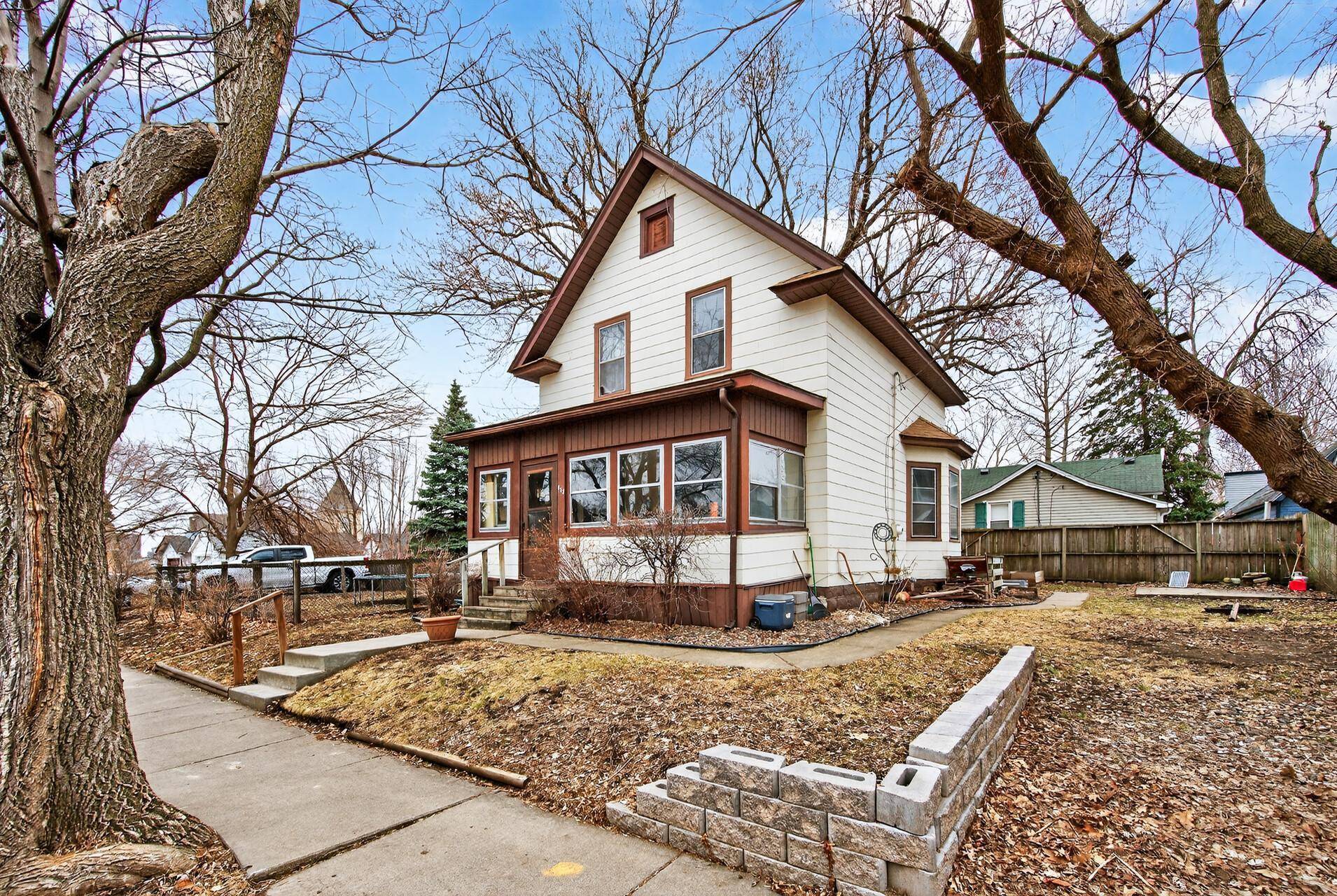 632 Manomin AVE, Saint Paul, MN 55107