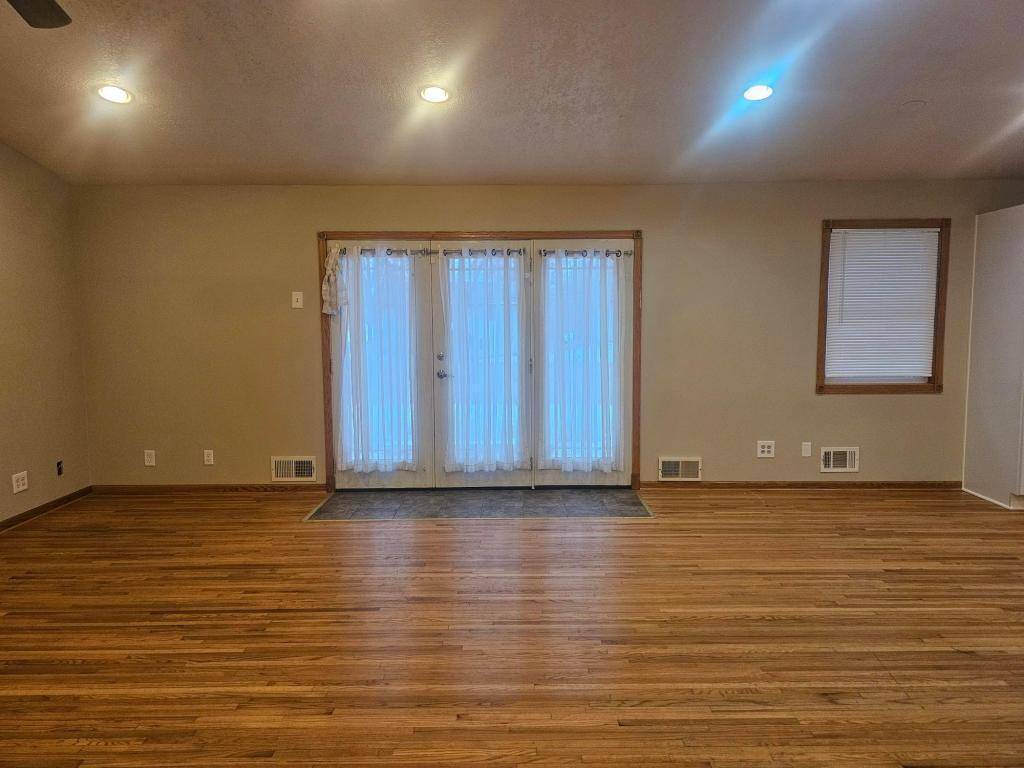 1209 Pearson Pkwy N, Brooklyn Park, MN 55444