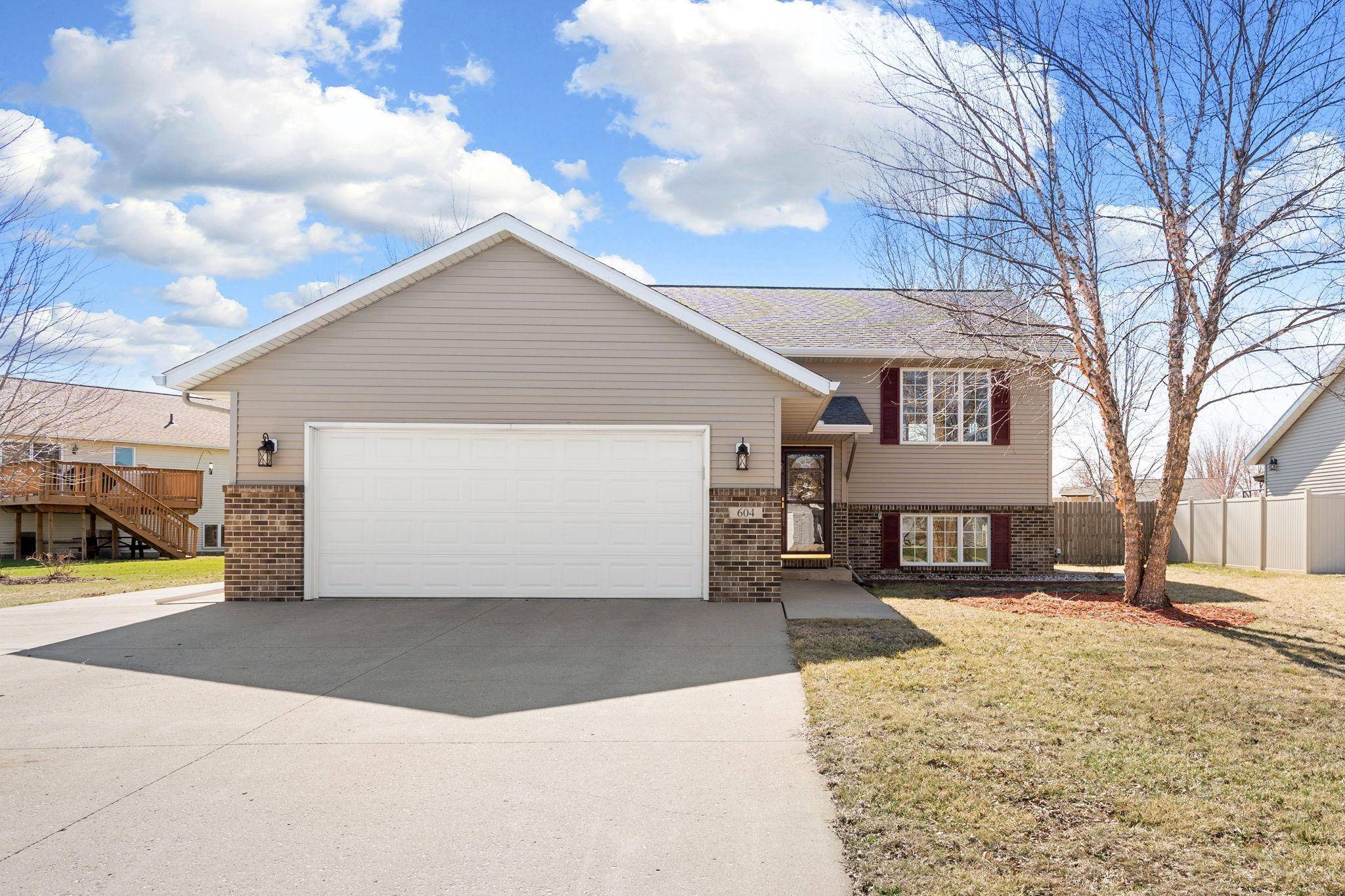 604 St Andrews DR, Mankato, MN 56001
