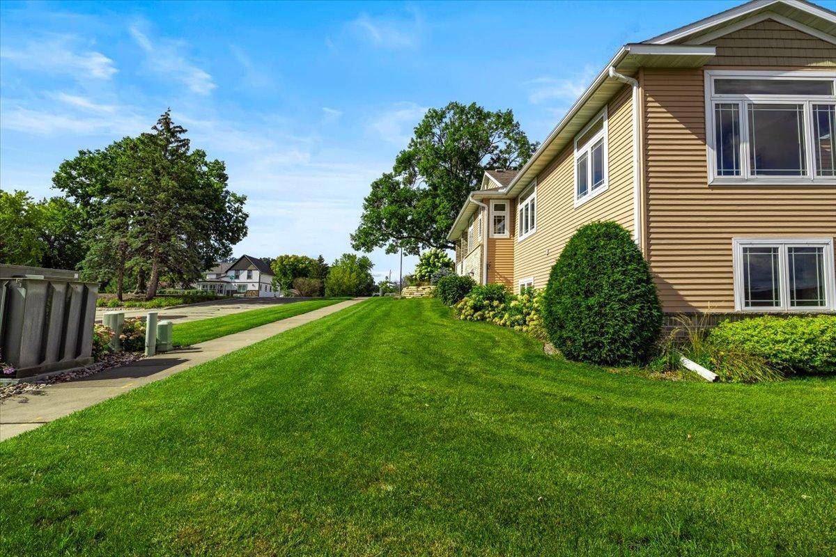 1329 S Oak ST, Lake City, MN 55041