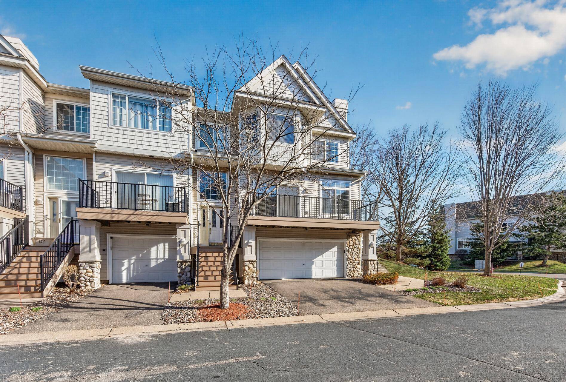 2310 Eagle Trace LN, Woodbury, MN 55129