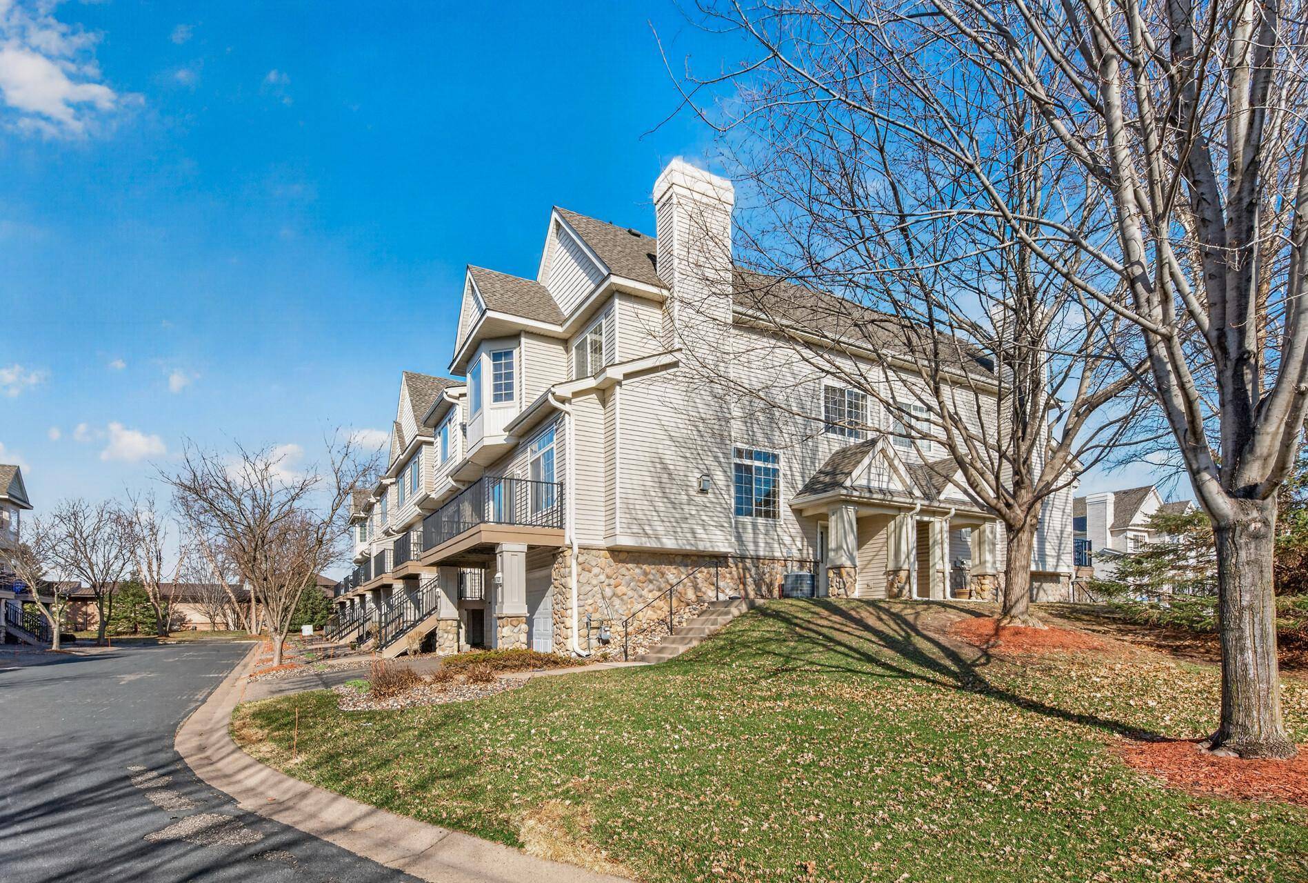 2310 Eagle Trace LN, Woodbury, MN 55129