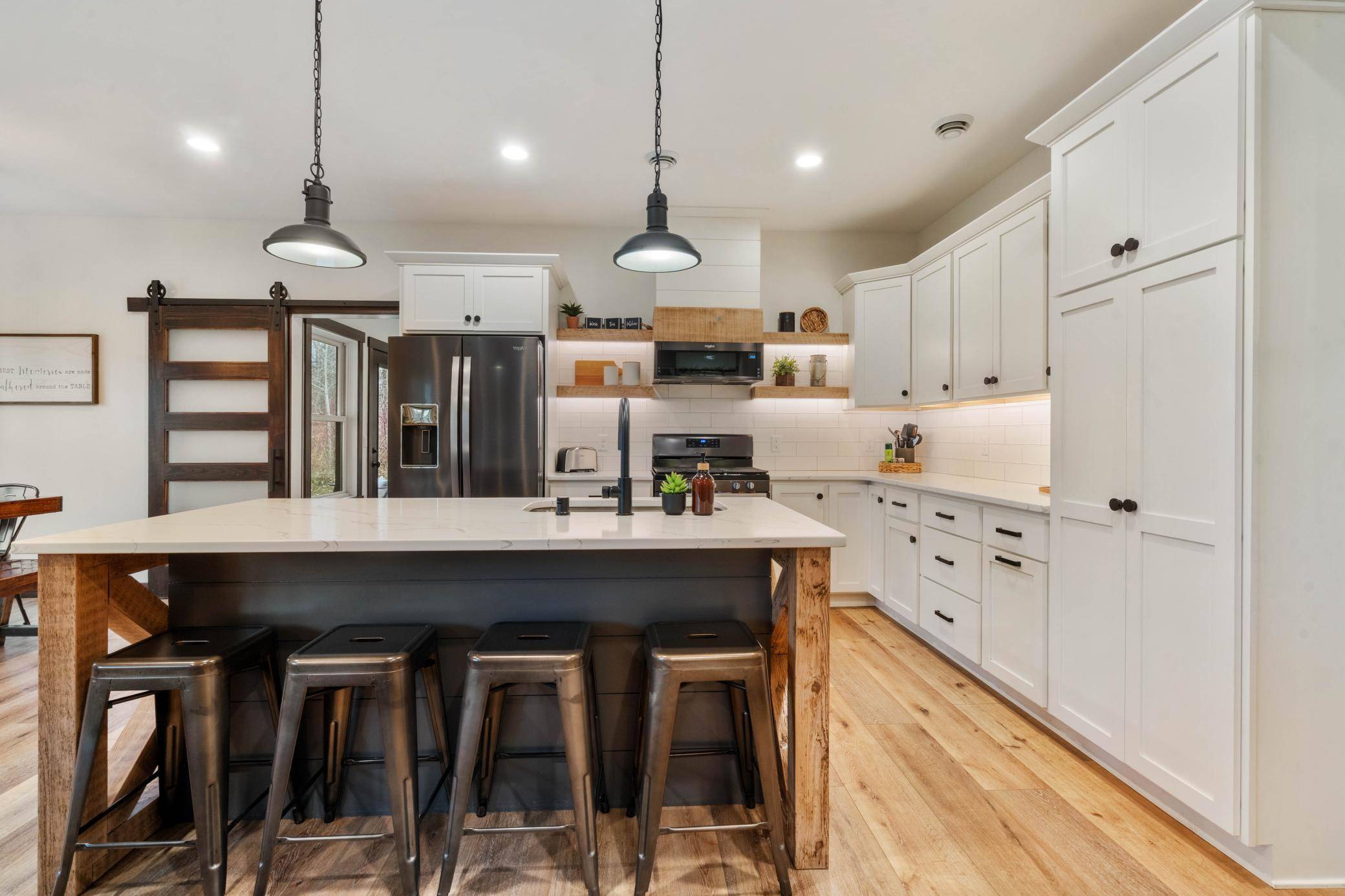59 E Riverside RD, Esko, MN 55733