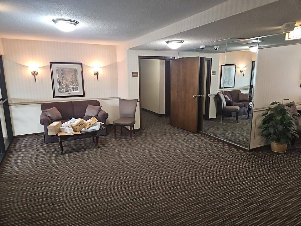 2800 Hillsboro AVE N #307, New Hope, MN 55427
