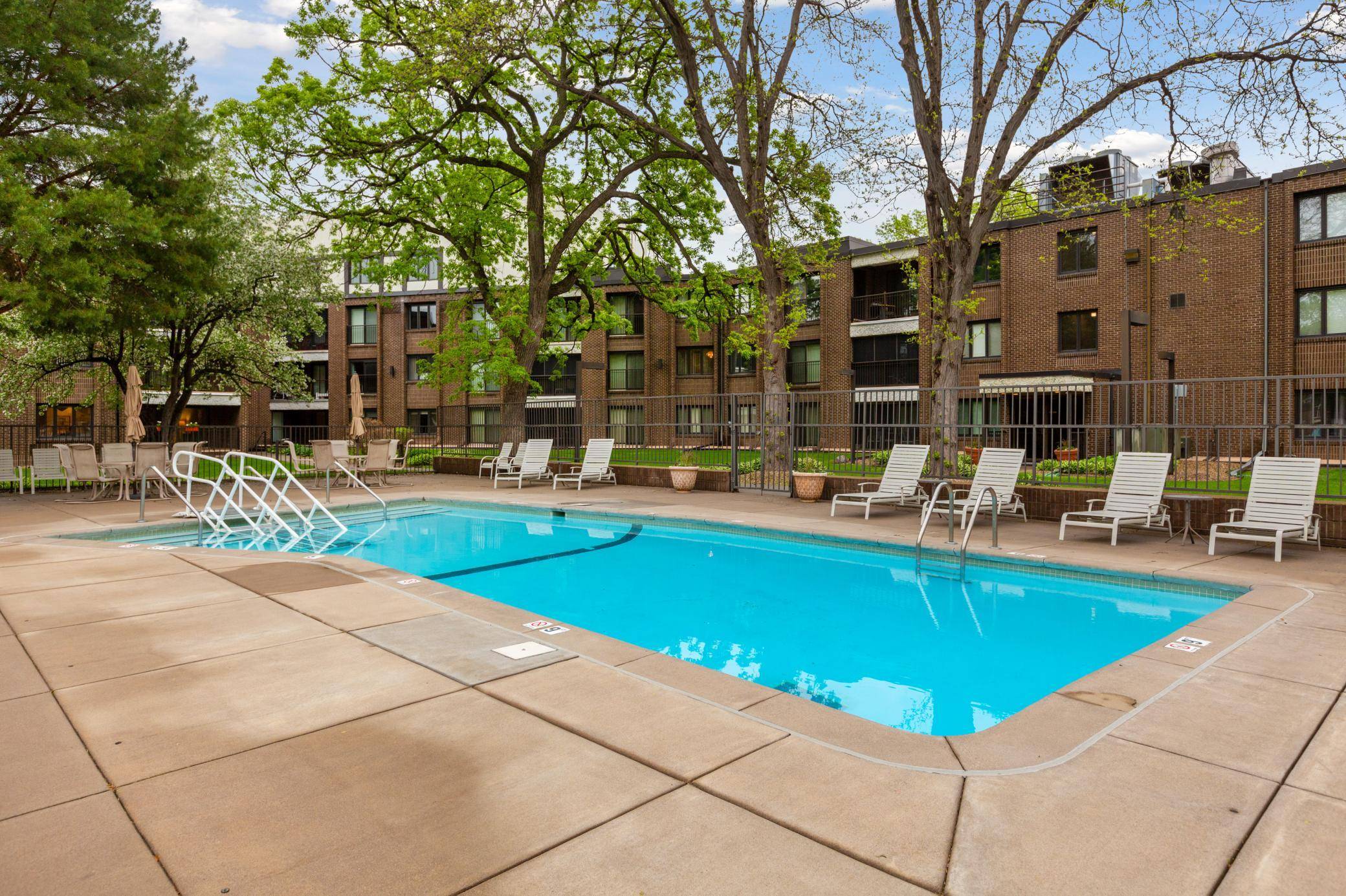 3412 Oak Ridge RD #211, Minnetonka, MN 55305