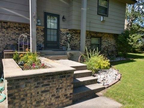 105 Valley View RD, Karlstad, MN 56732