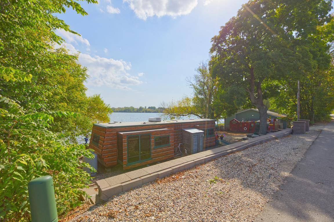1701 N Shore DR, Waverly, MN 55390