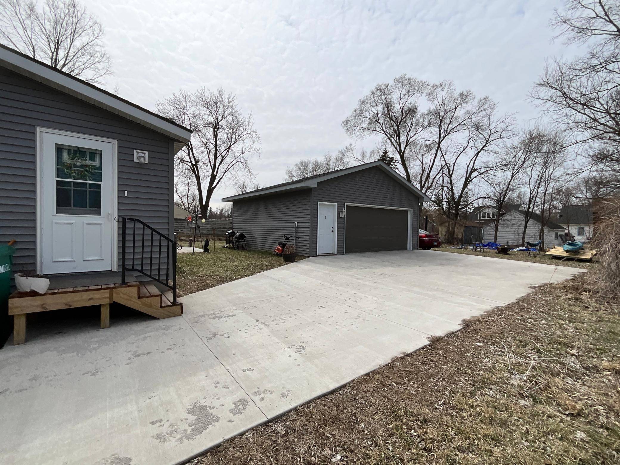 516 S Miller AVE, Litchfield, MN 55355