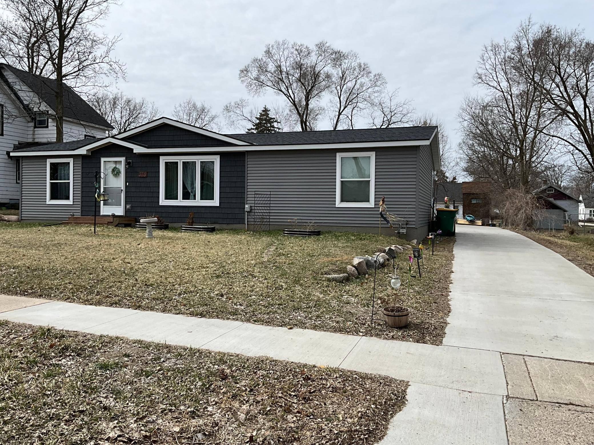 516 S Miller AVE, Litchfield, MN 55355