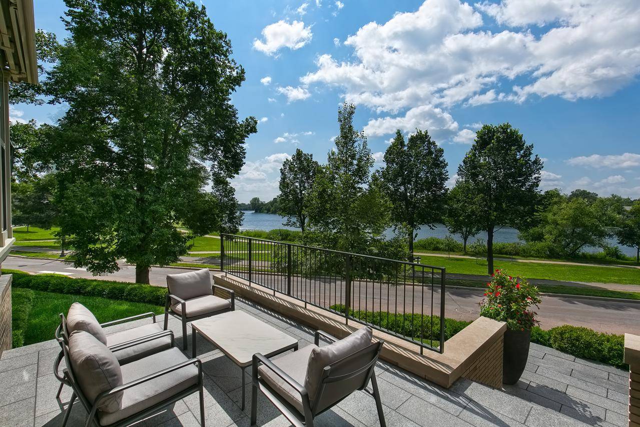2119 E Lake Of The Isles Pkwy, Minneapolis, MN 55405