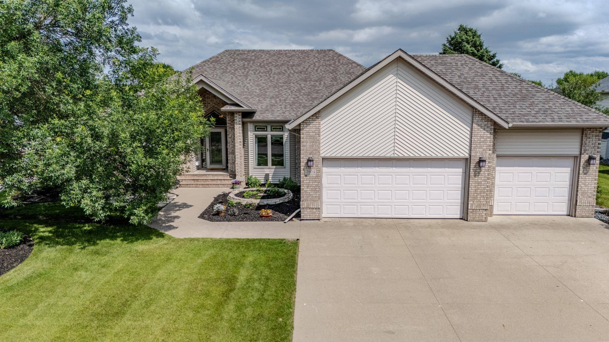 2804 32nd ST S, Fargo, ND 58103
