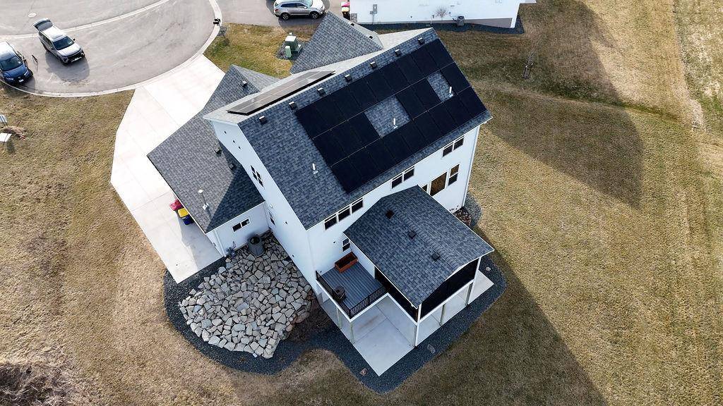 2120 Violet LN, Faribault, MN 55021