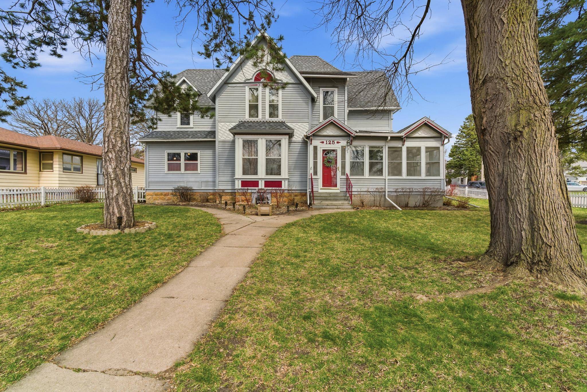 125 E 2nd ST, Blue Earth, MN 56013