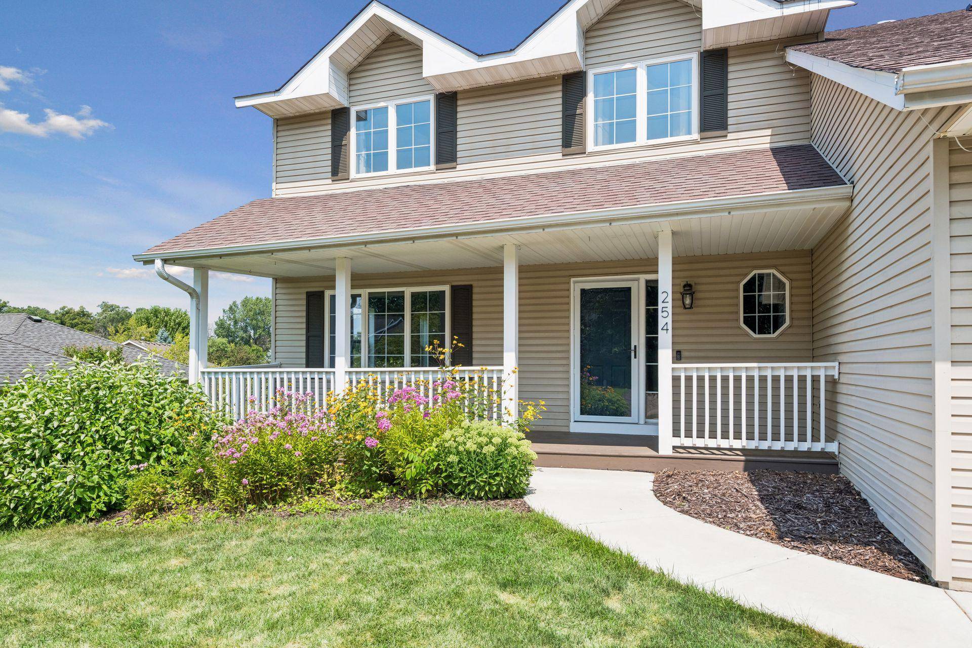 254 Jaspers CIR S, Chaska, MN 55318