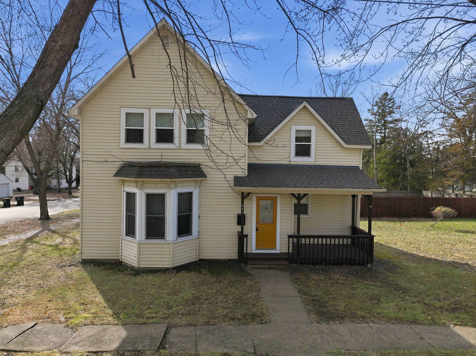 921 11th ST E, Menomonie, WI 54751