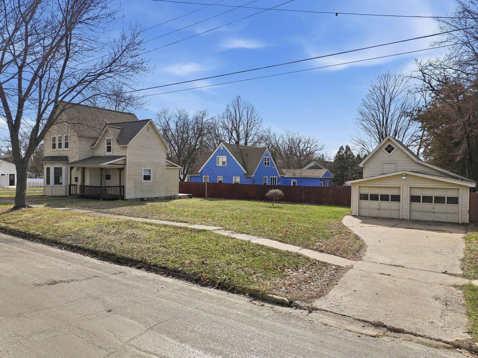 921 11th ST E, Menomonie, WI 54751