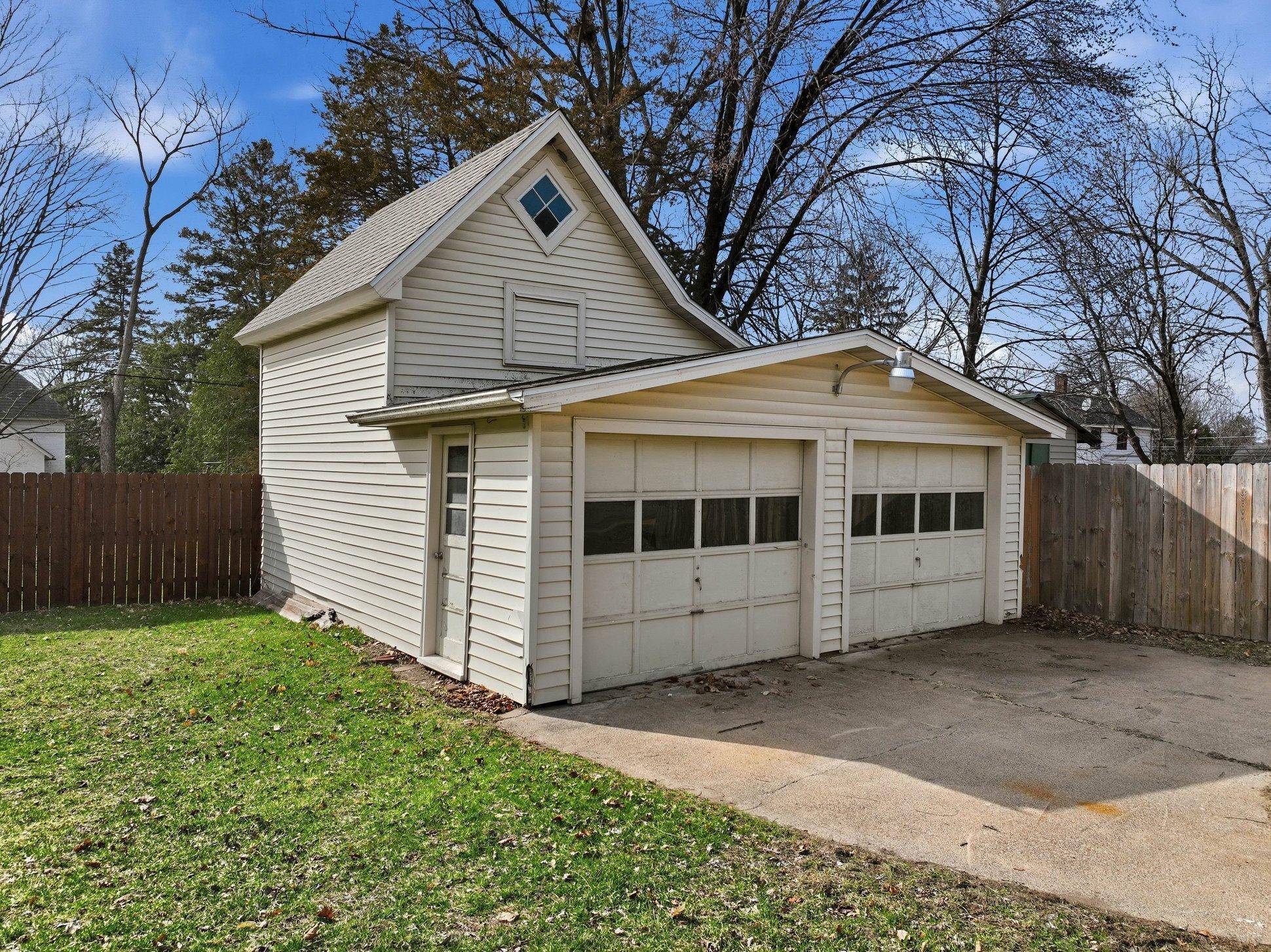 921 11th ST E, Menomonie, WI 54751