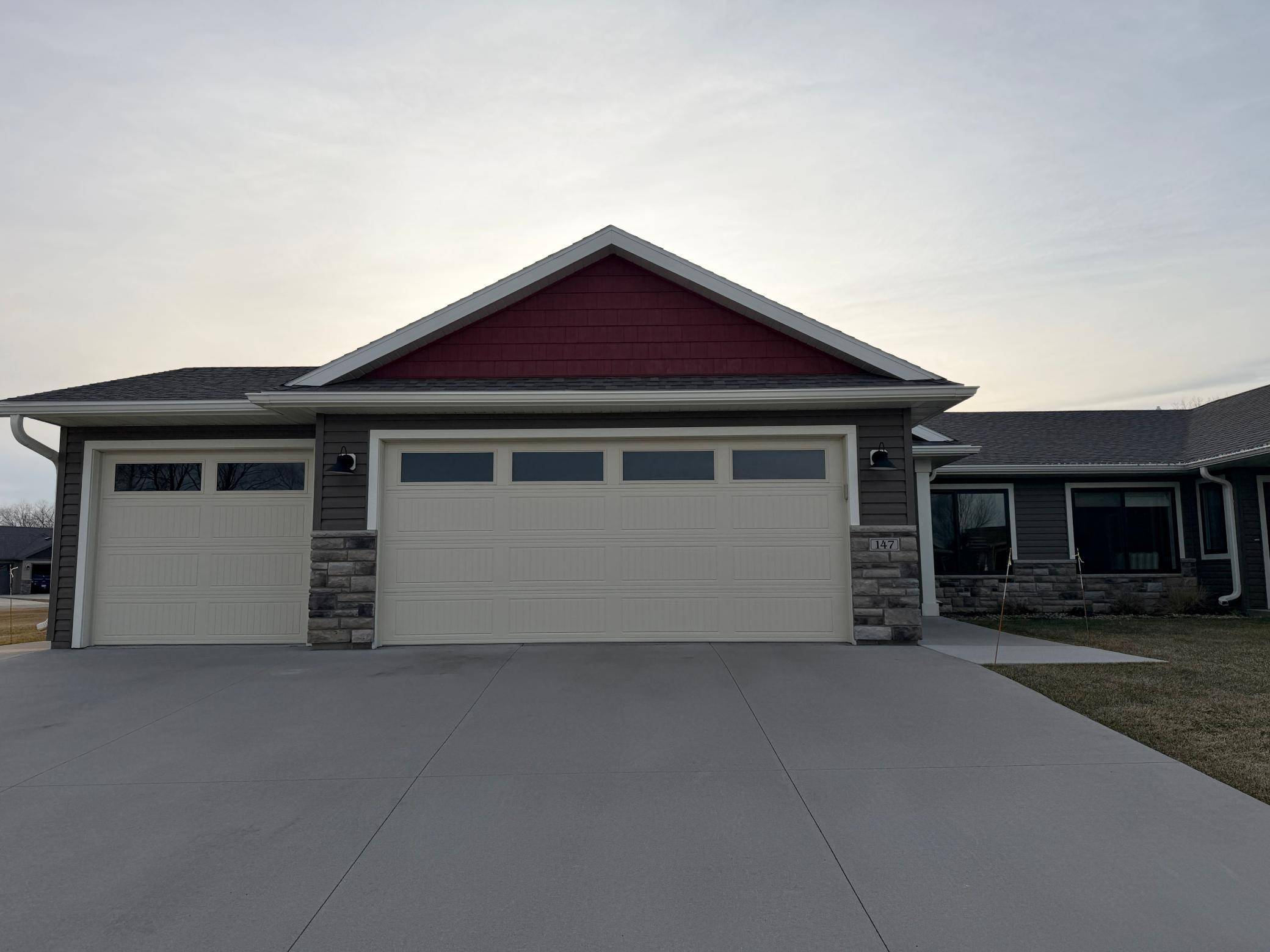 147 Highland CIR, Zumbrota, MN 55992