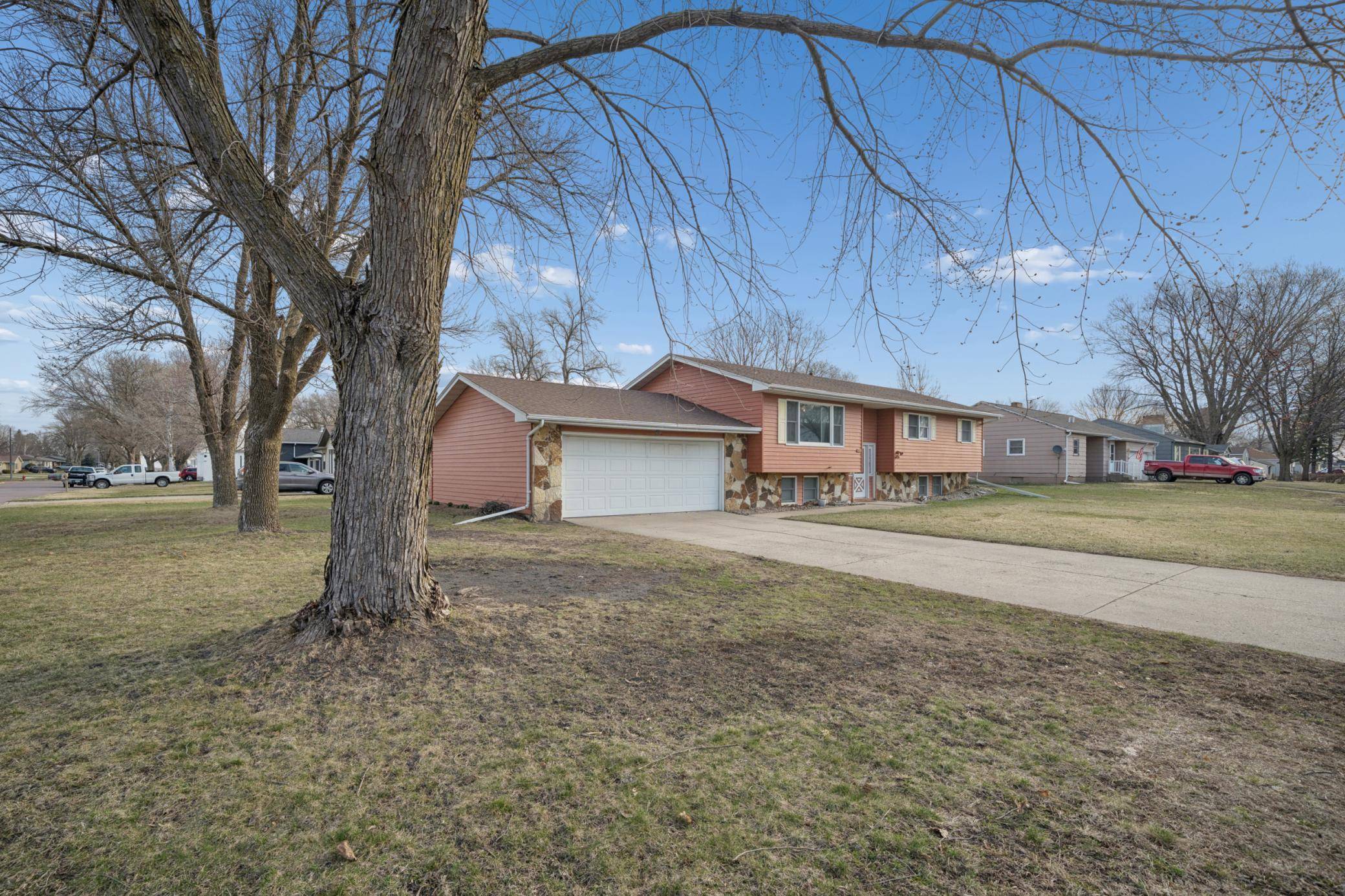 402 E 2nd ST N, Truman, MN 56088