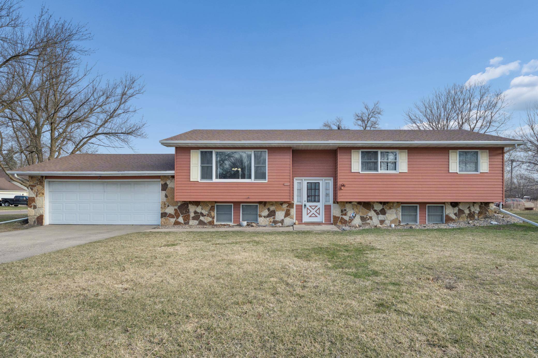 402 E 2nd ST N, Truman, MN 56088