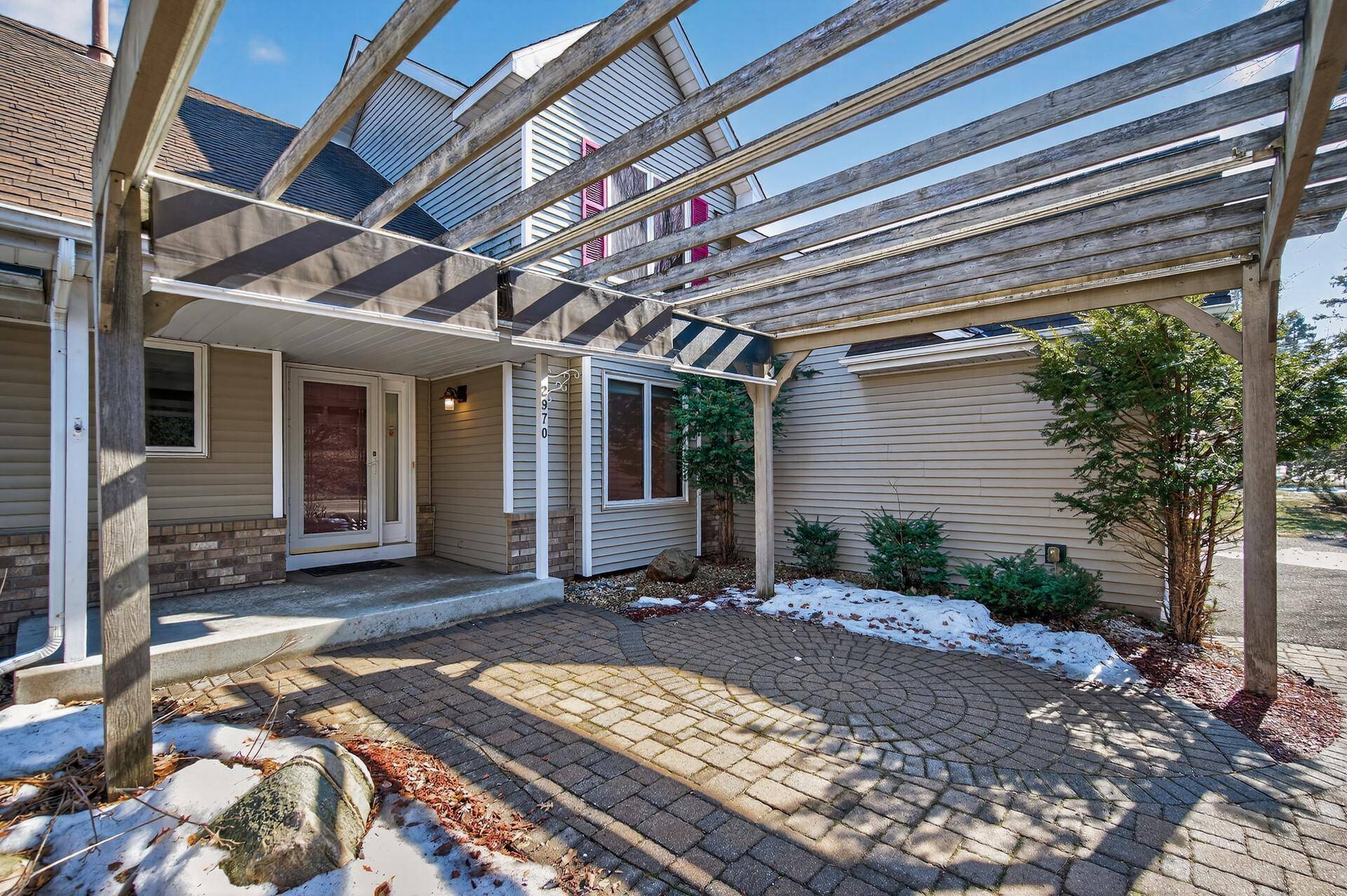 2970 Western AVE N, Roseville, MN 55113