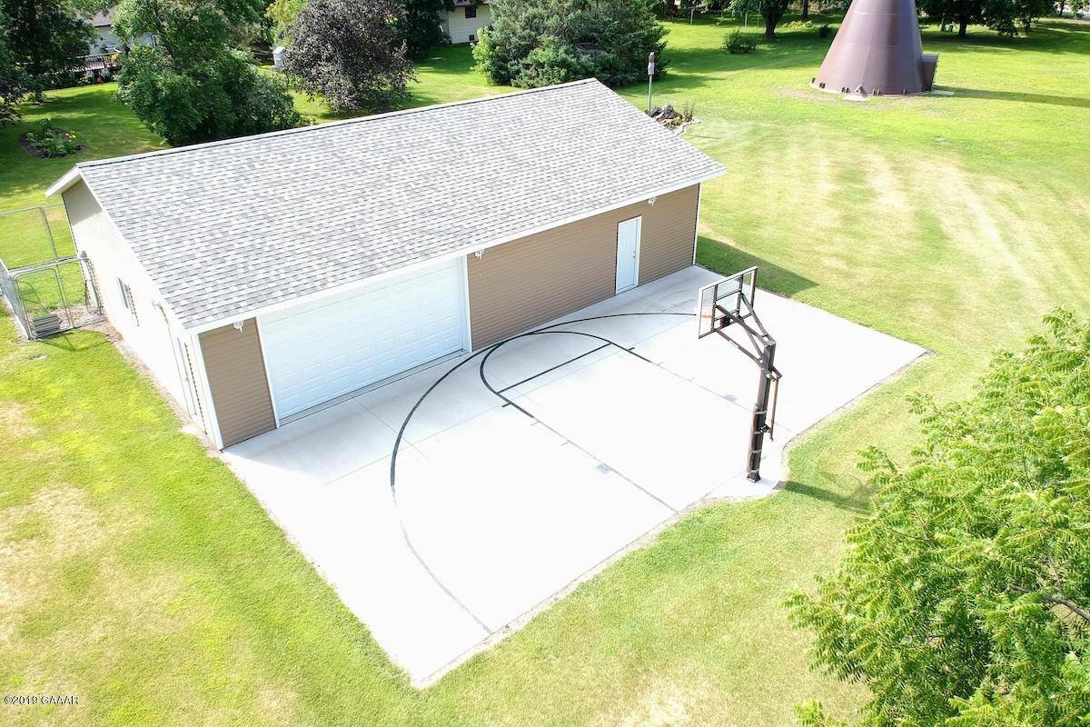 404 S Clayborn AVE, Parkers Prairie, MN 56361