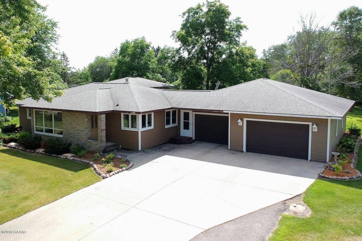 404 S Clayborn AVE, Parkers Prairie, MN 56361