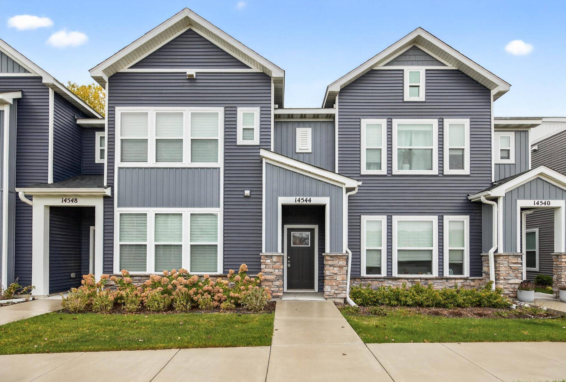 14544 Twin Lakes CIR, Burnsville, MN 55306