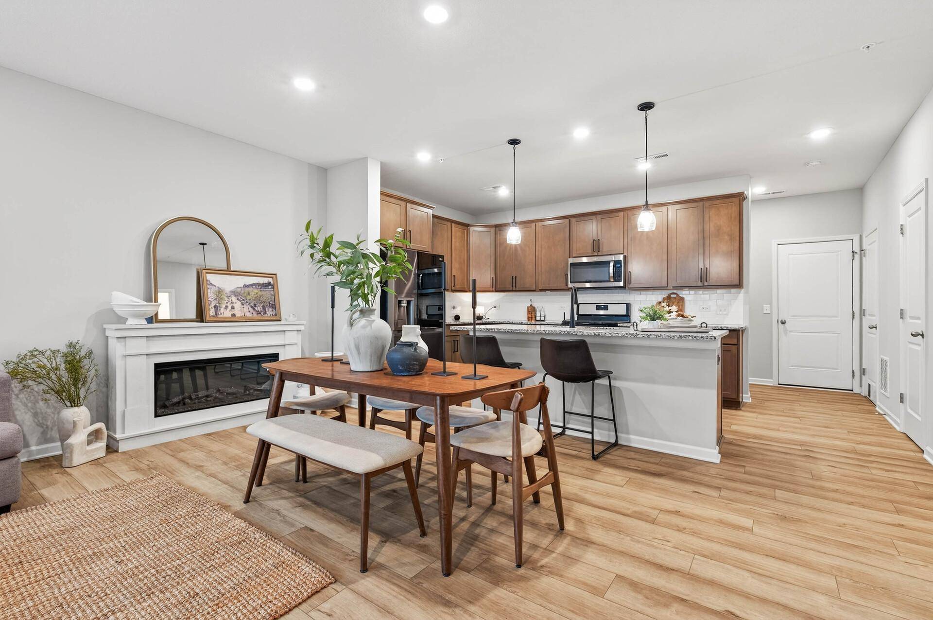 14544 Twin Lakes CIR, Burnsville, MN 55306