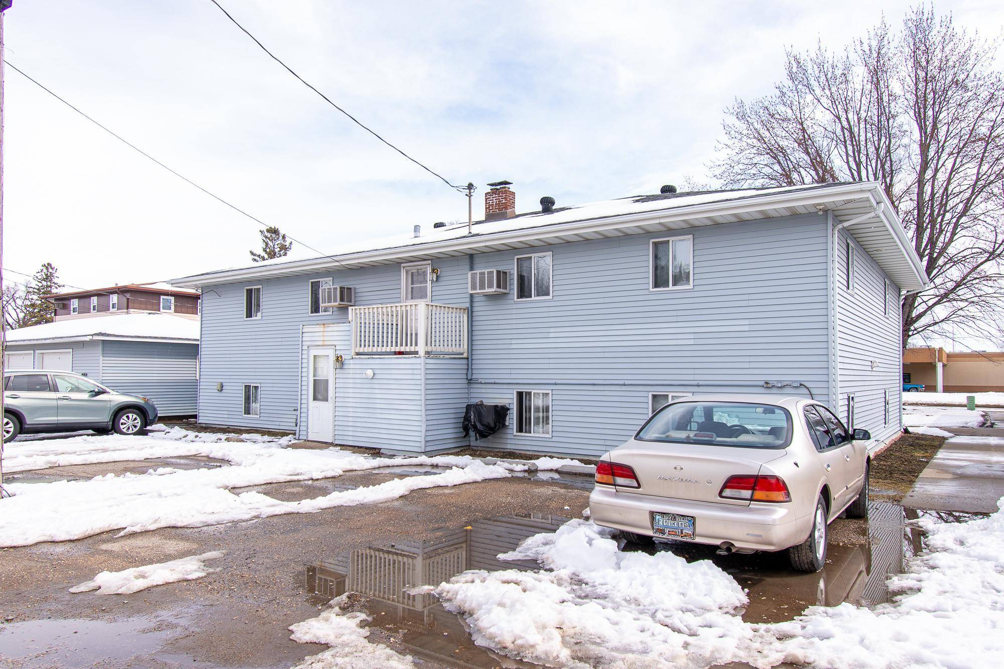 1809 13 1/2 ST S, Fargo, ND 58103