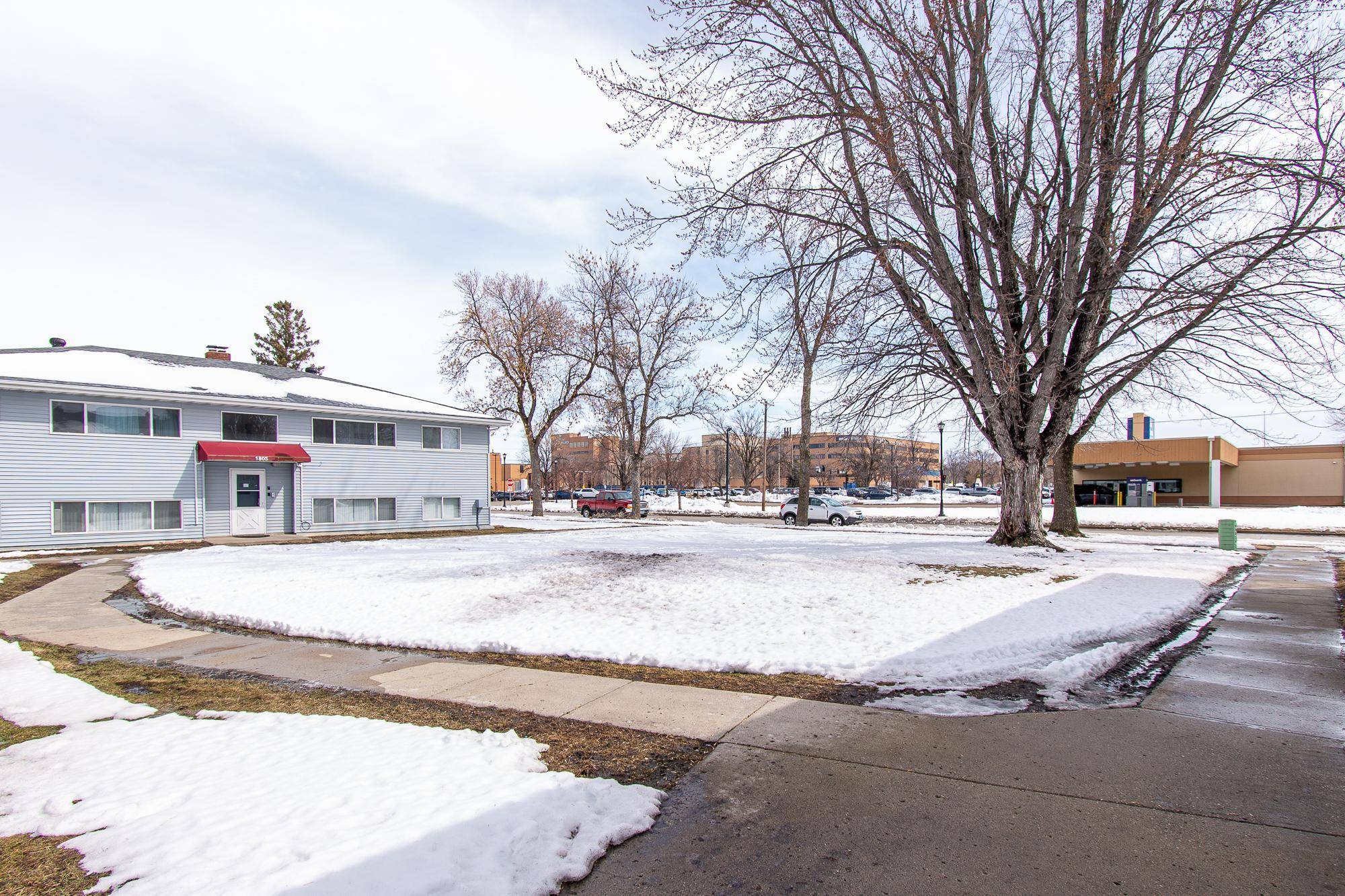 1809 13 1/2 ST S, Fargo, ND 58103