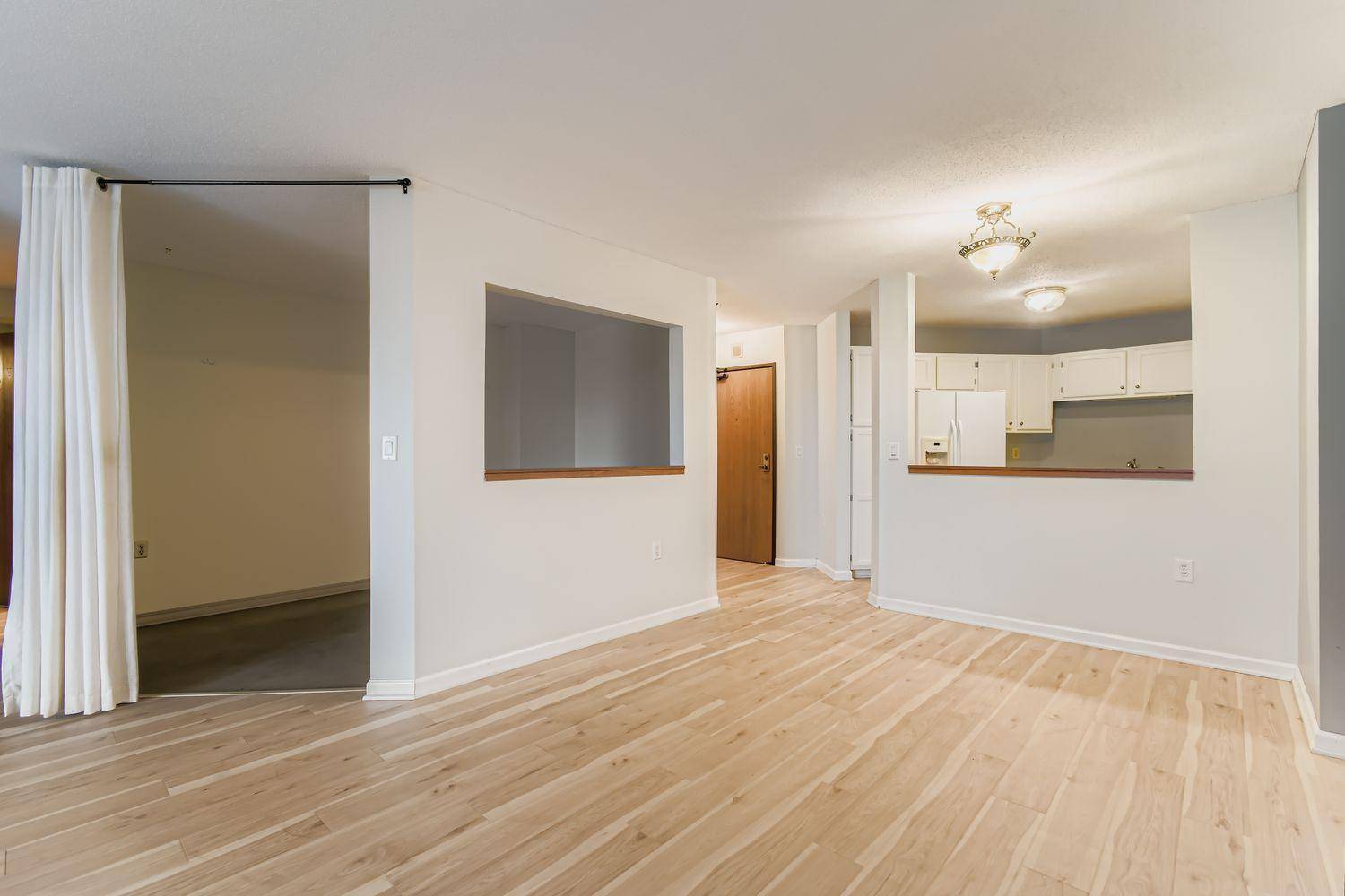 6500 Woodlake DR #401, Richfield, MN 55423