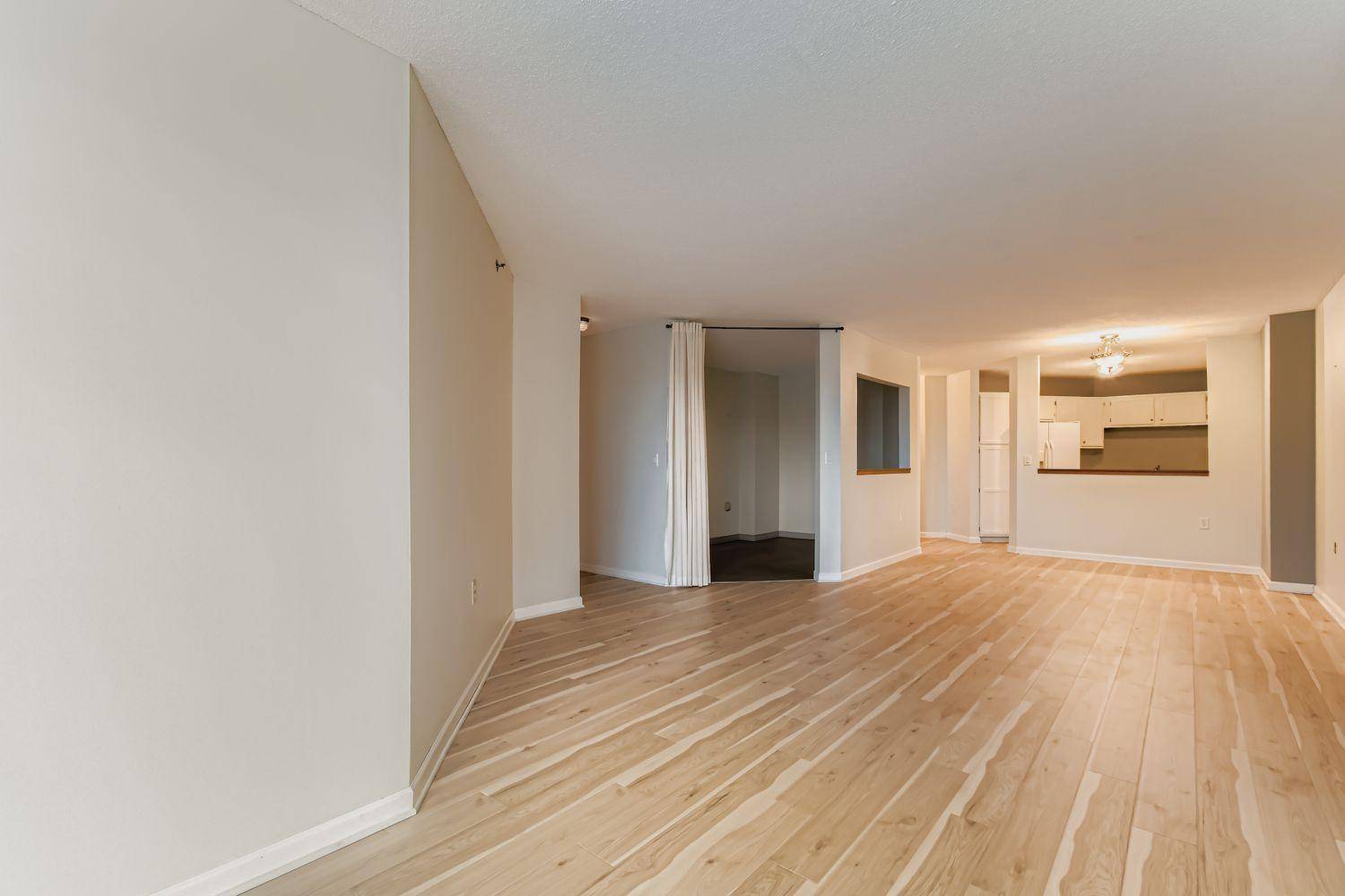 6500 Woodlake DR #401, Richfield, MN 55423