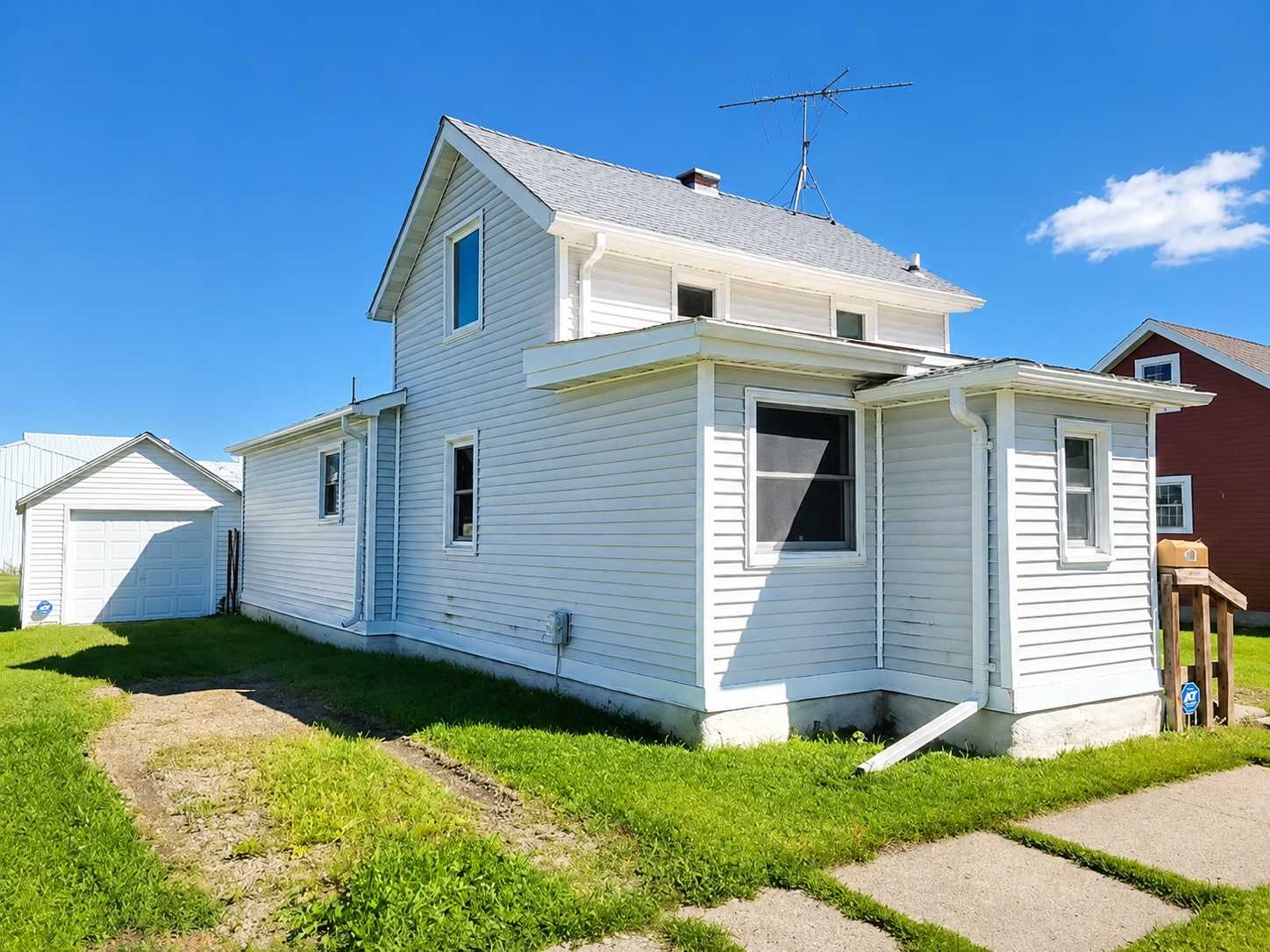 245 3rd AVE SE, Wells, MN 56097