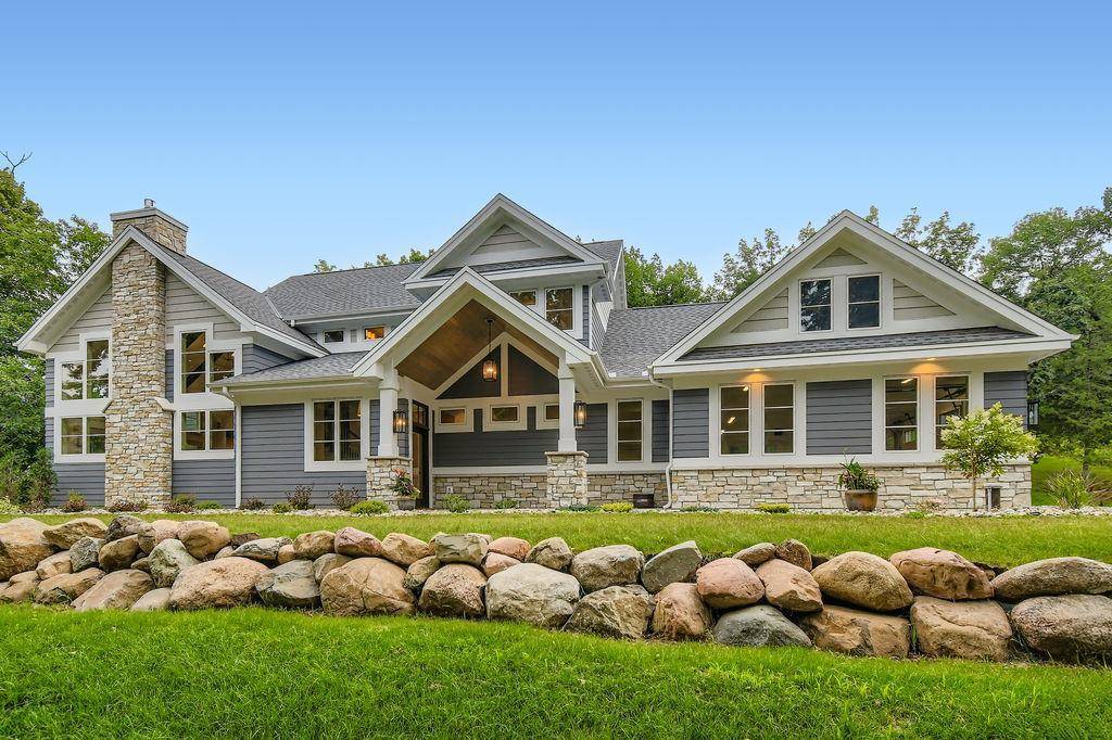 294 Cove RD, Hudson, WI 54016