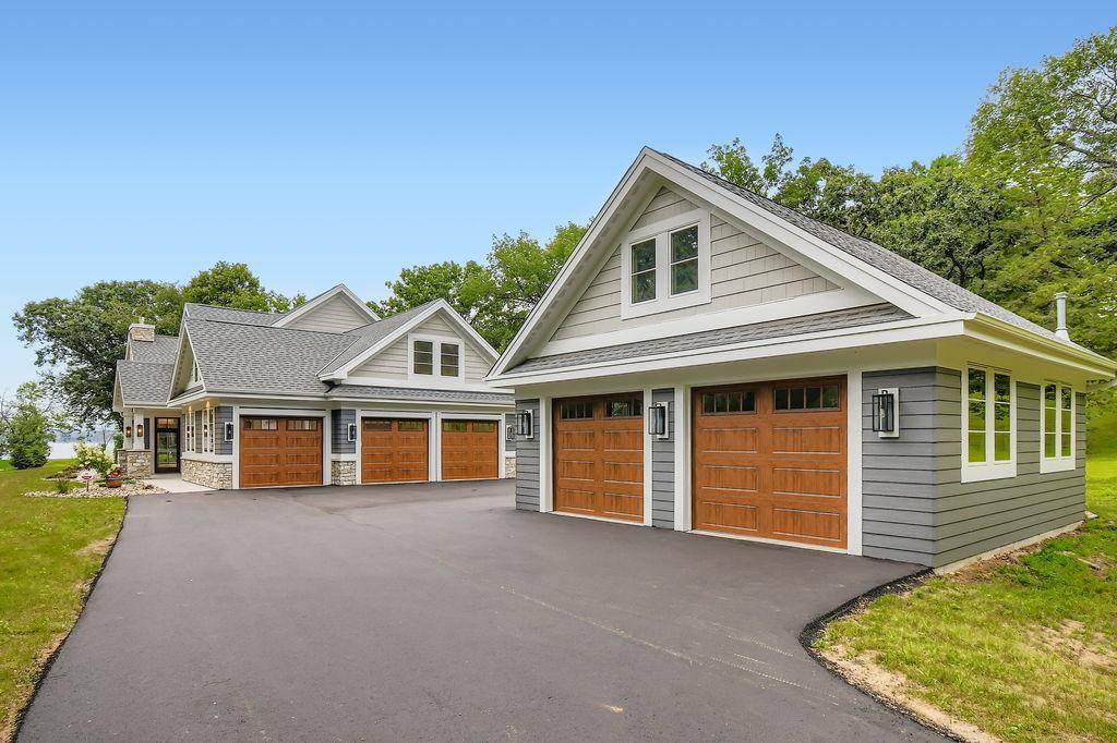 294 Cove RD, Hudson, WI 54016