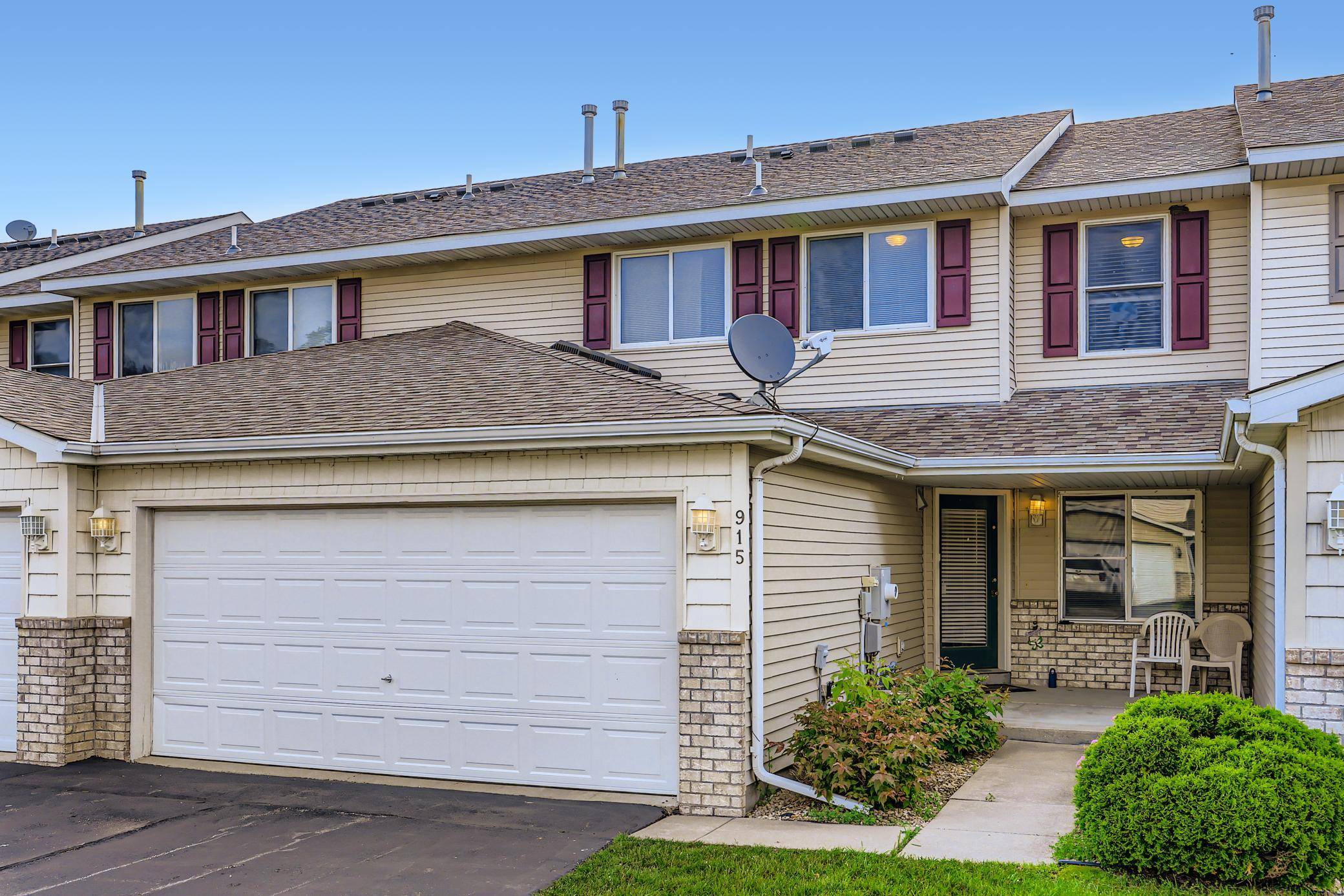 915 Harmony PATH, Norwood Young America, MN 55397
